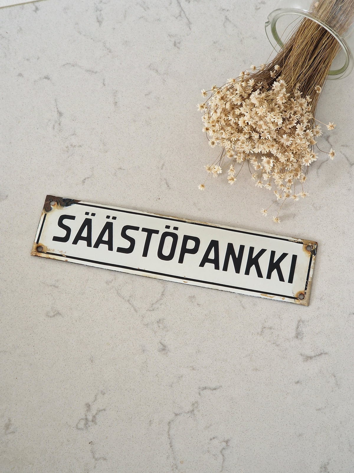 Emalinen kyltti sisustukseen, säästöpankki