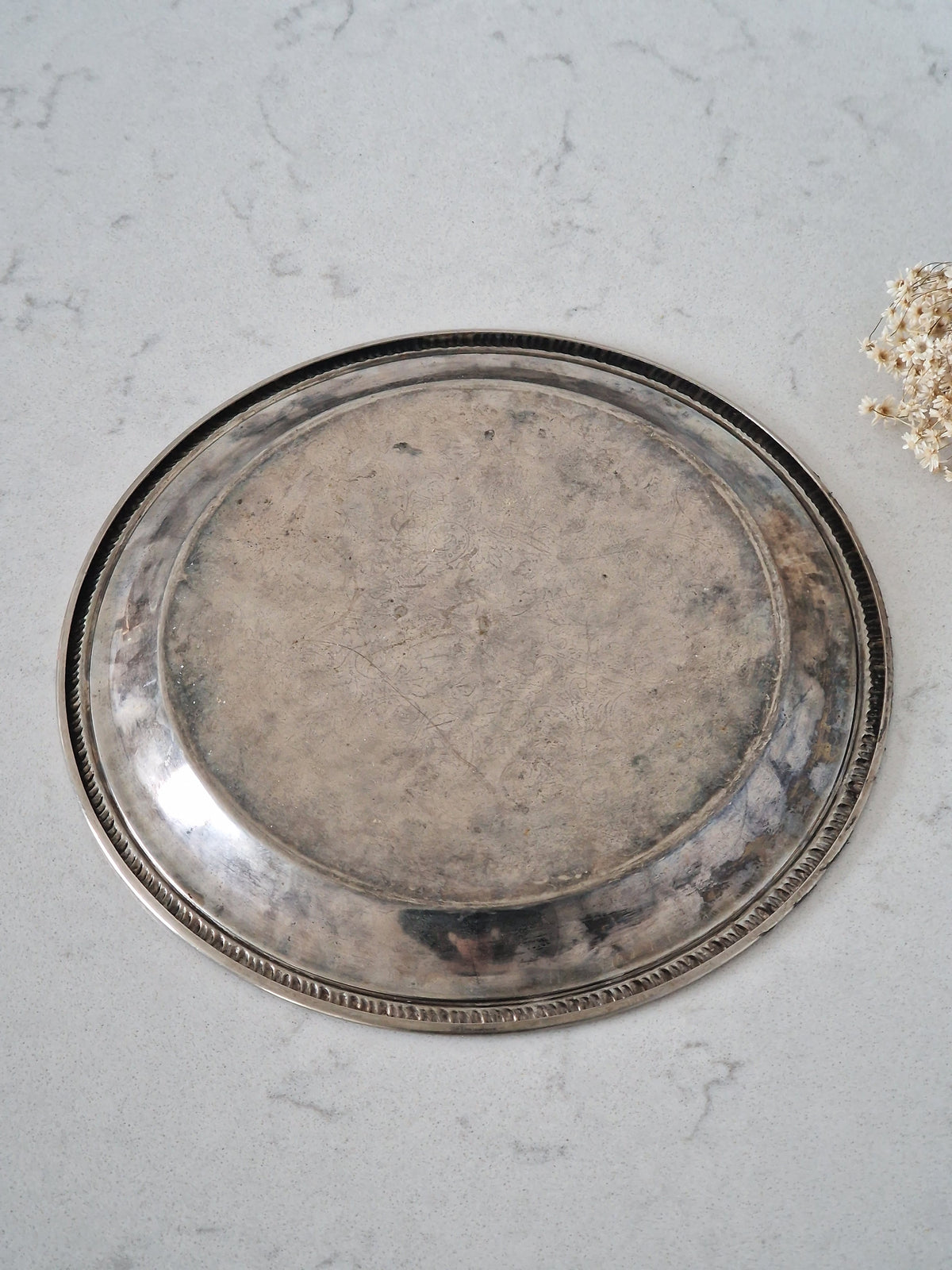 Round metal tray