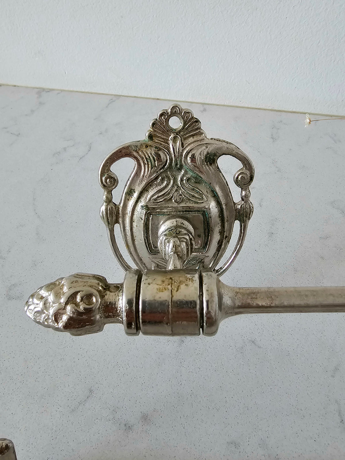 Italian toilet paper holder