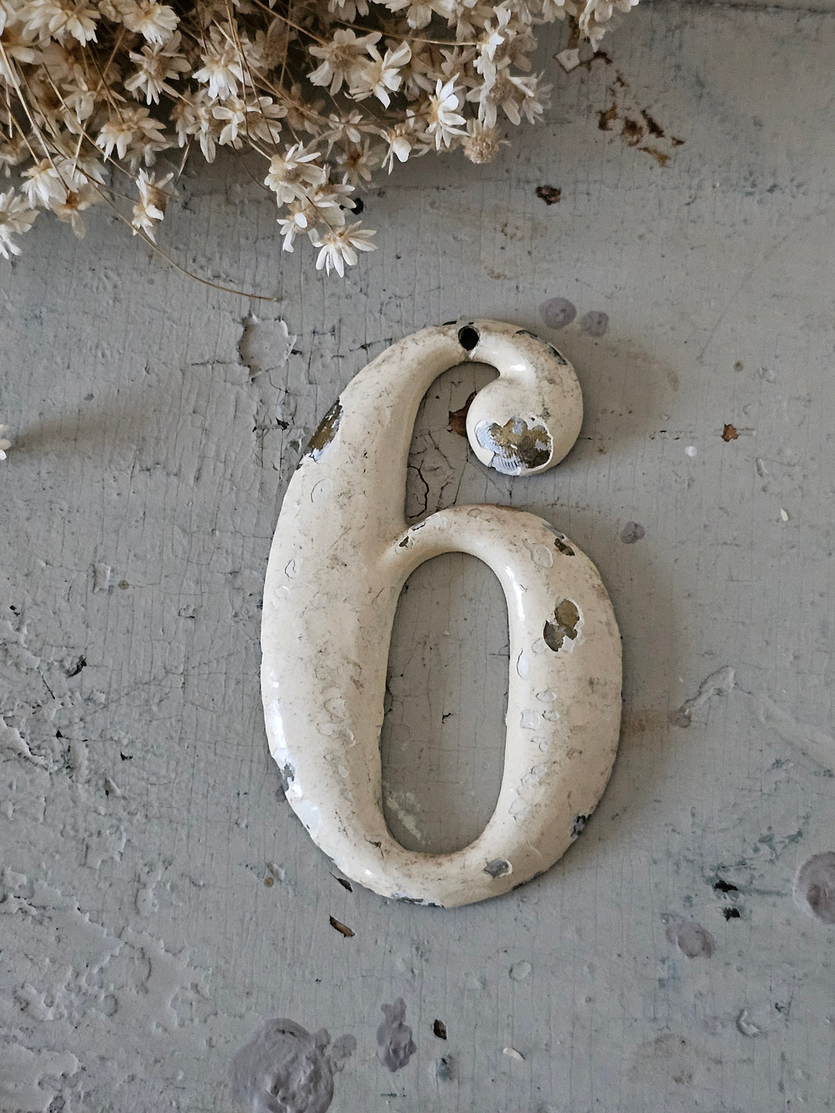 Valurautaiset kirkon numerot