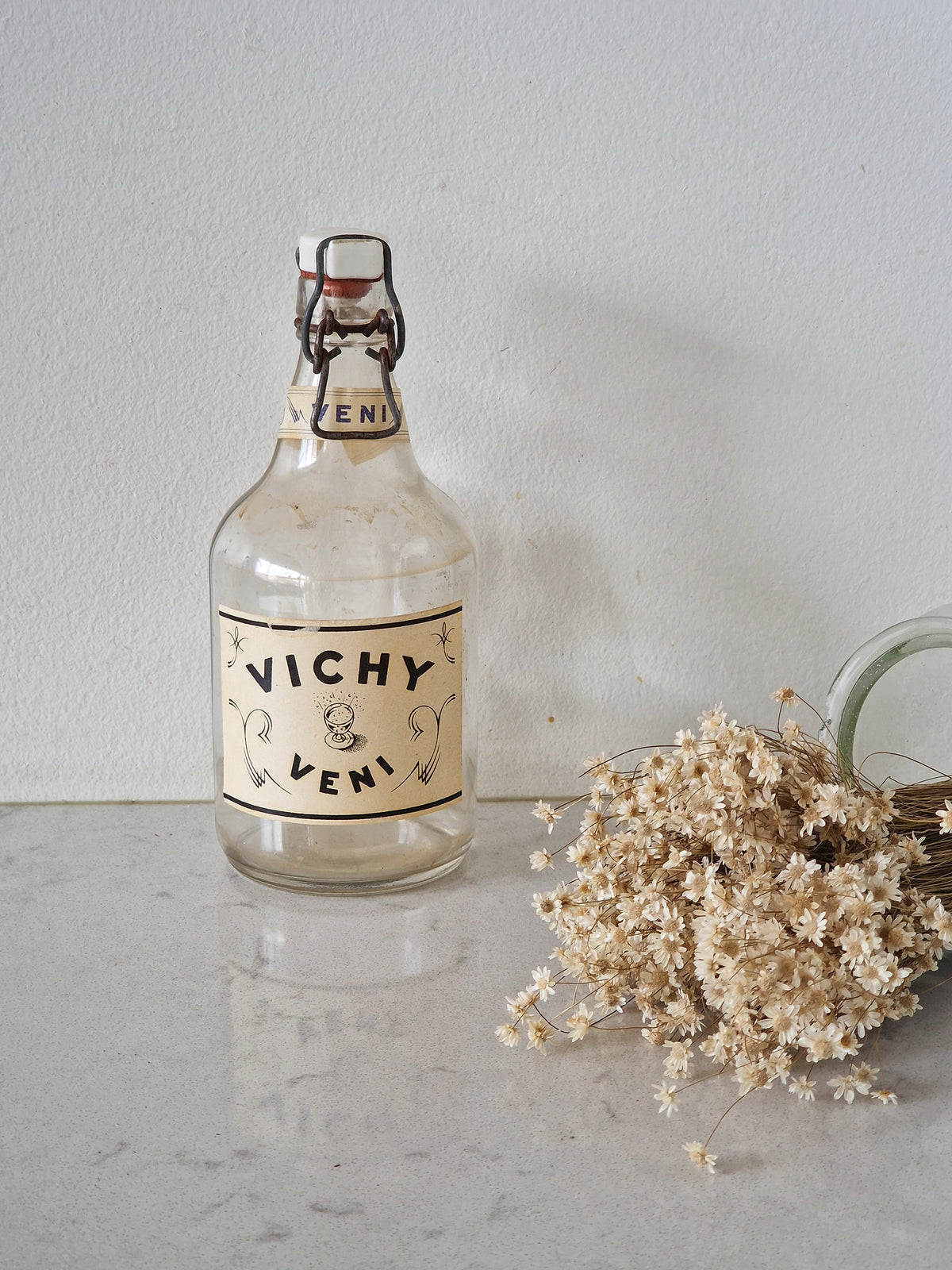 Vichy Veni glass bottle