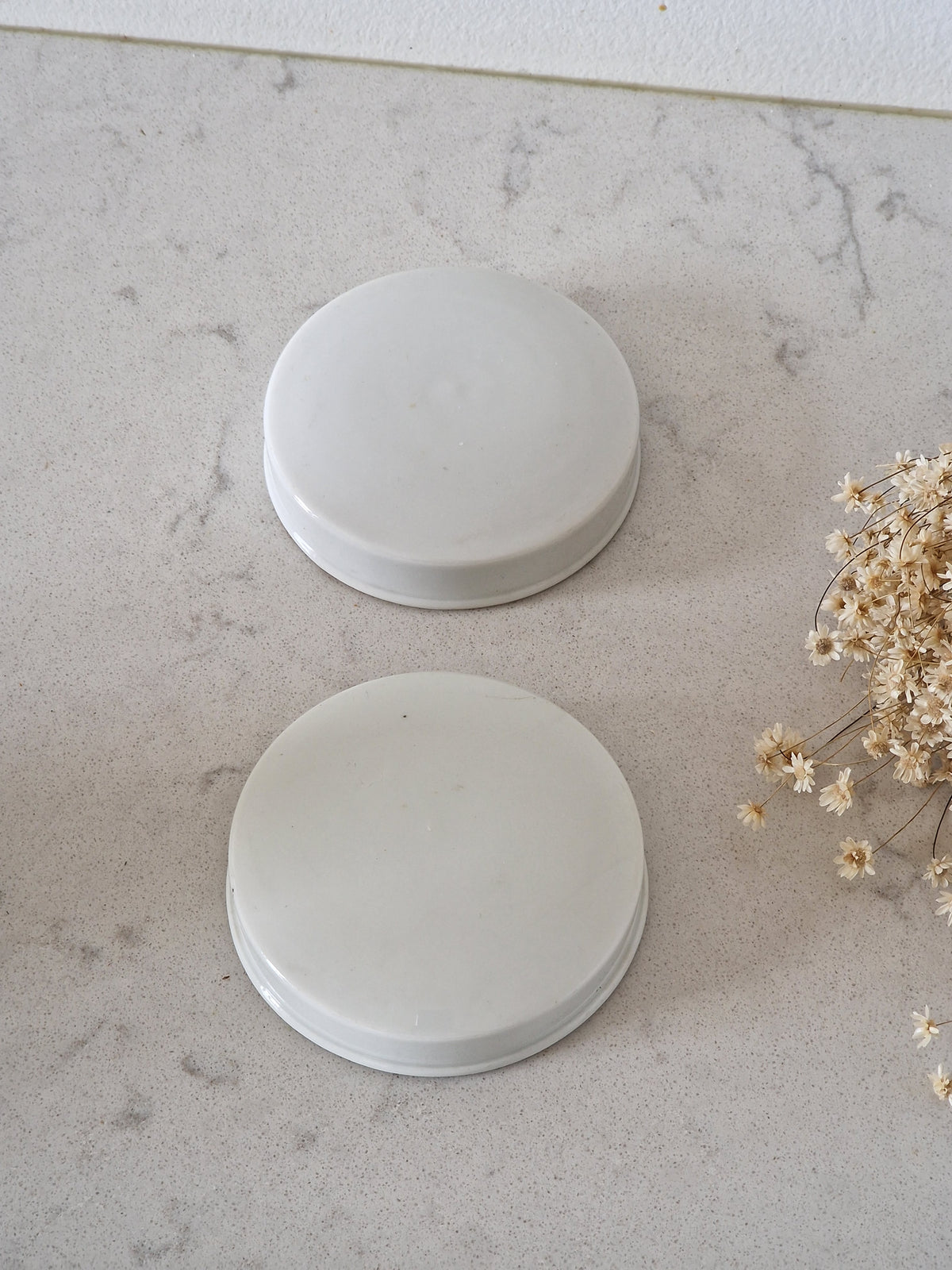 Porcelain medicine jars 2 pcs