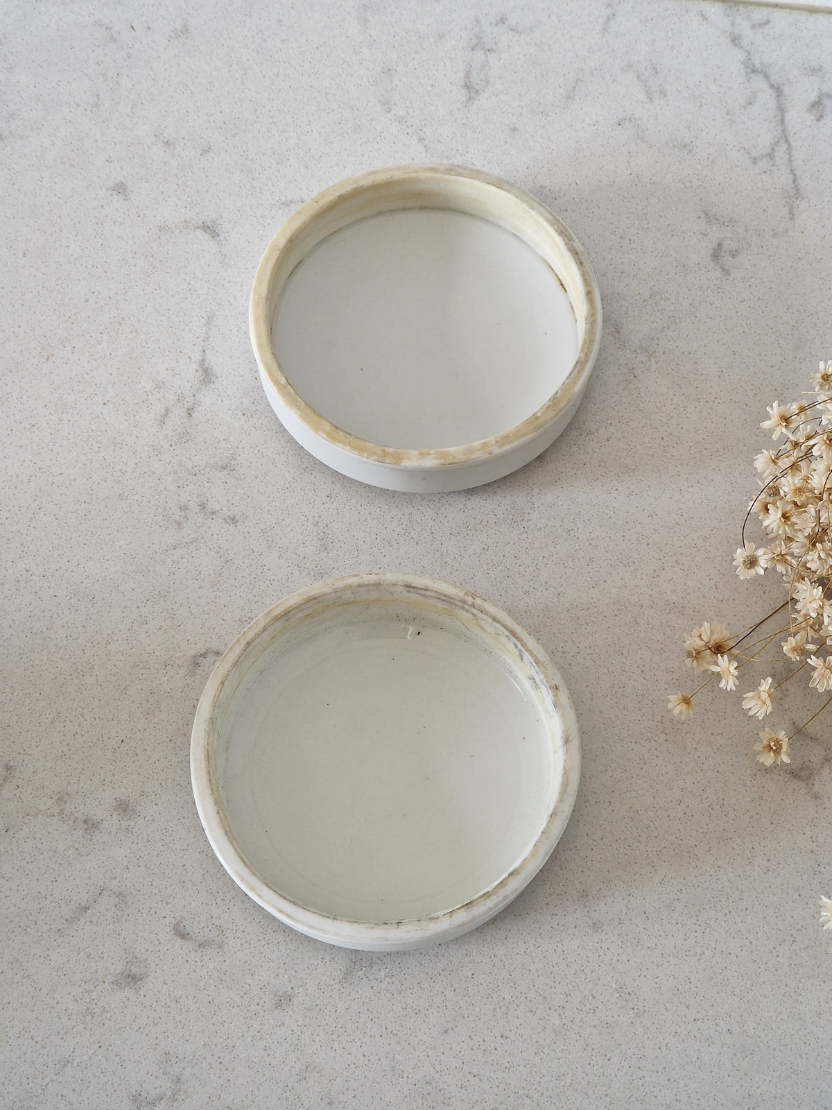 Porcelain medicine jars 2 pcs