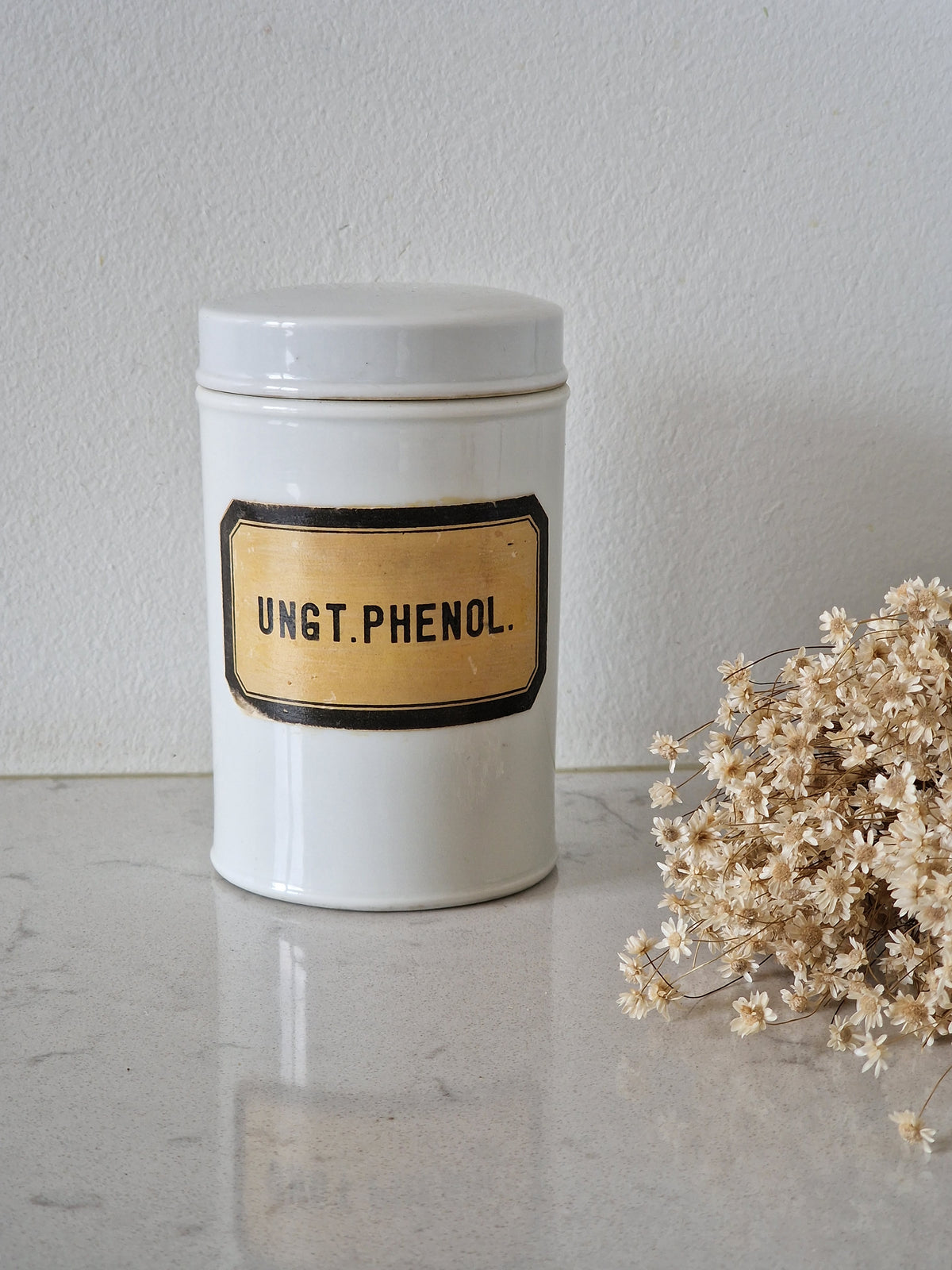 Porcelain medicine jars 2 pcs