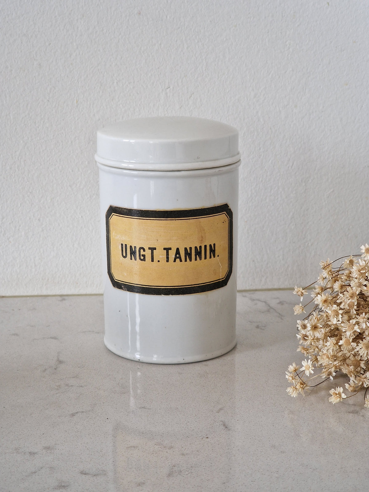 Porcelain medicine jars 2 pcs