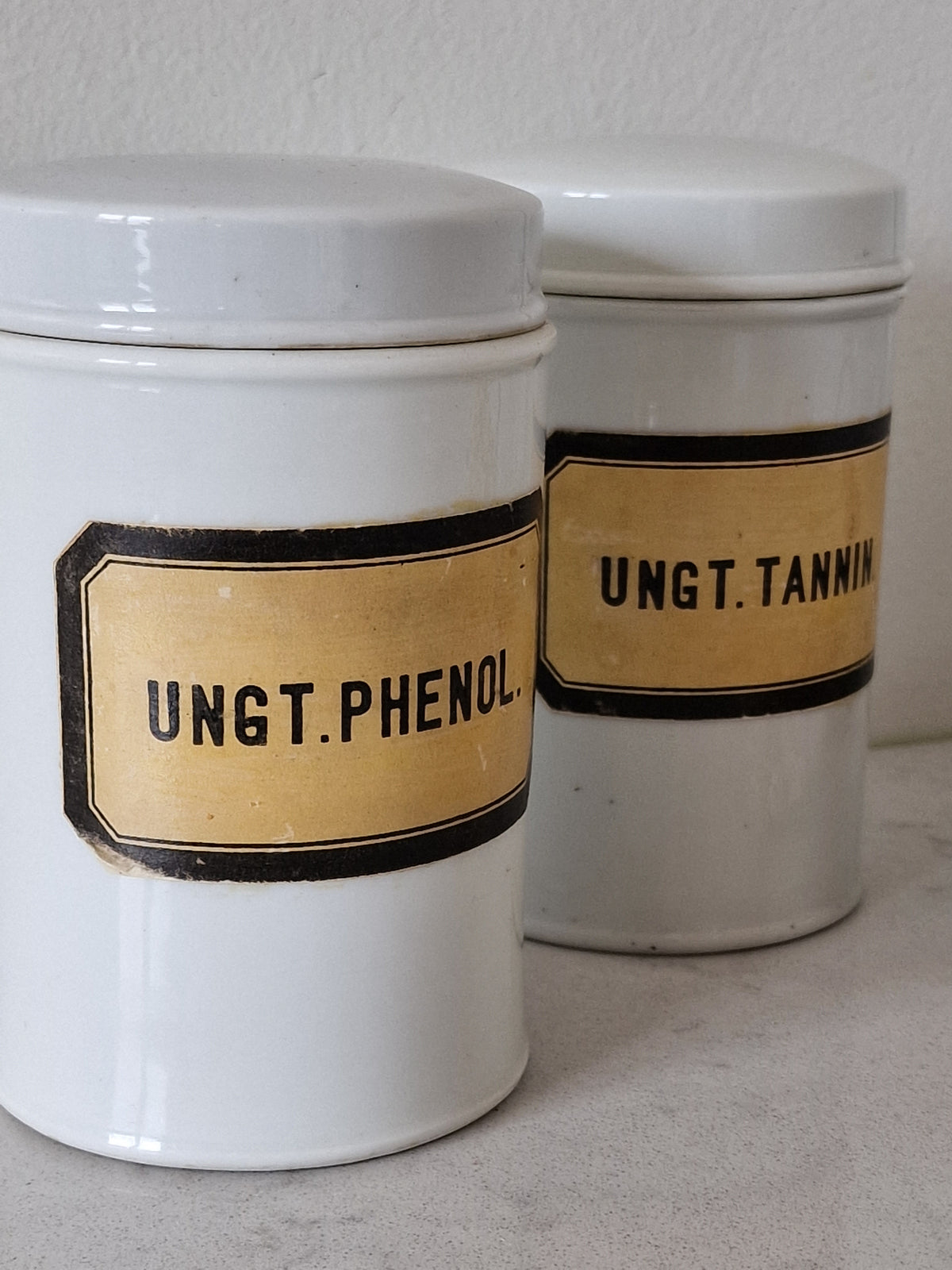 Porcelain medicine jars 2 pcs