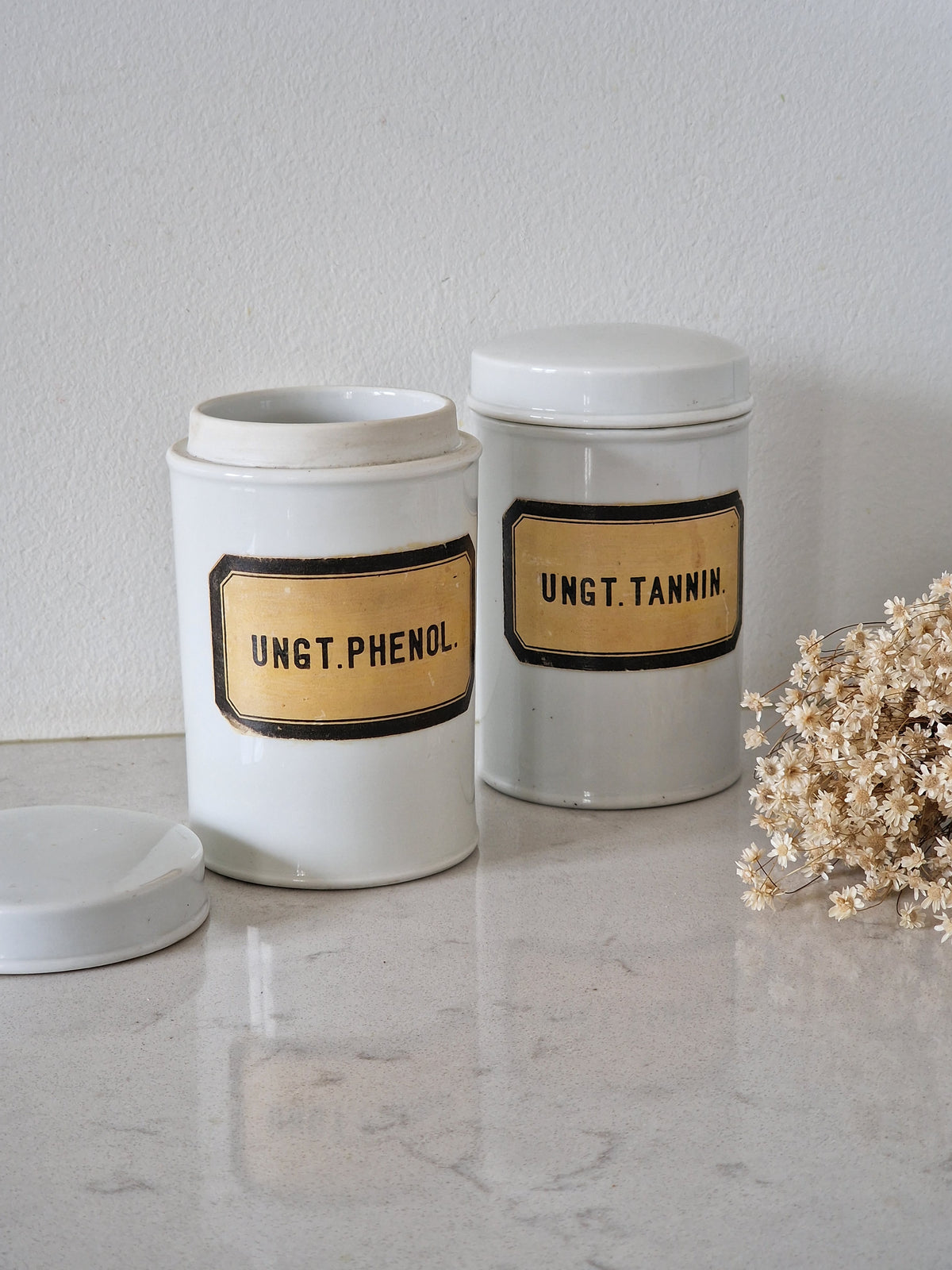 Porcelain medicine jars 2 pcs