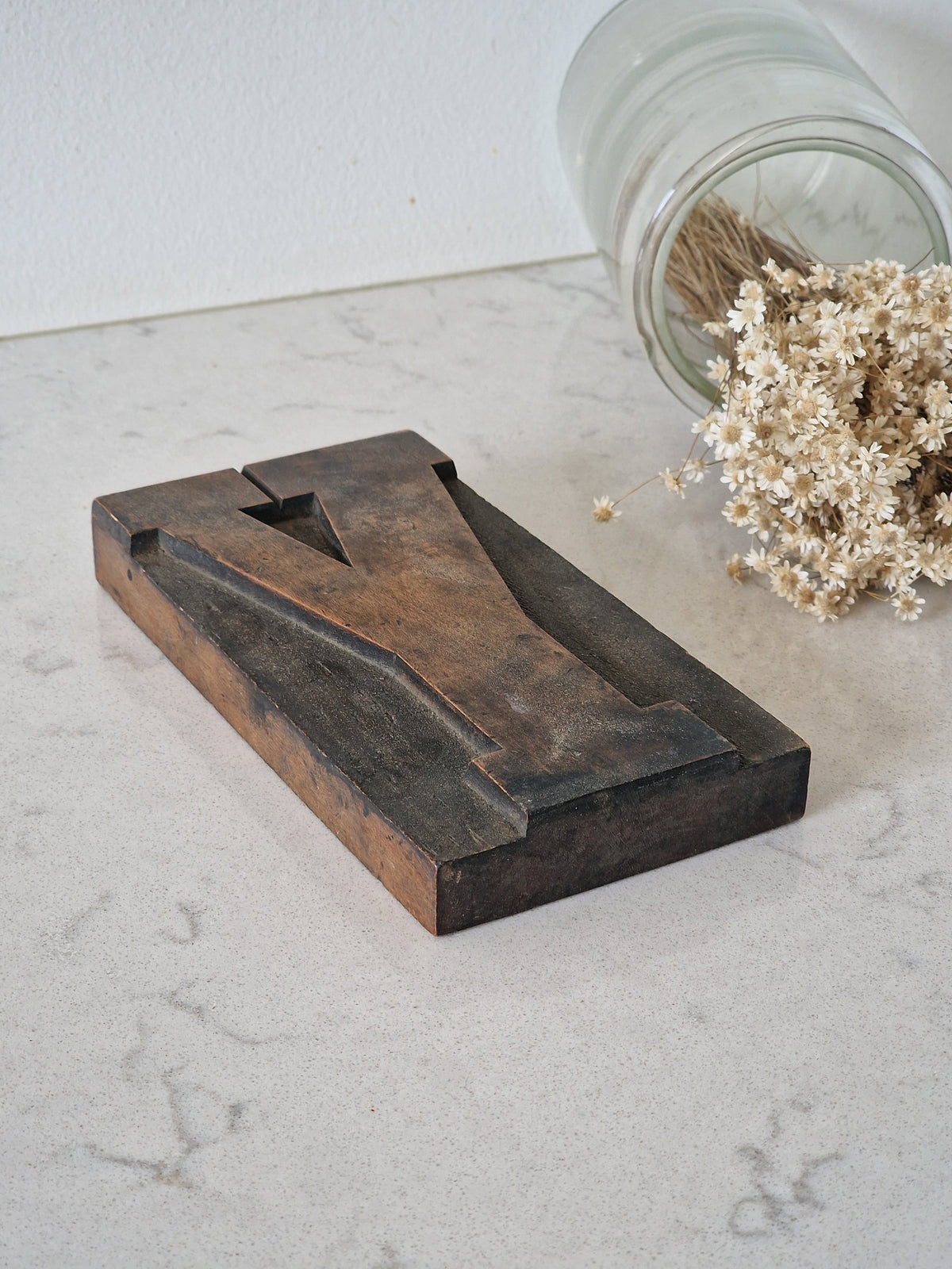 Kaunis vintage puukirjain