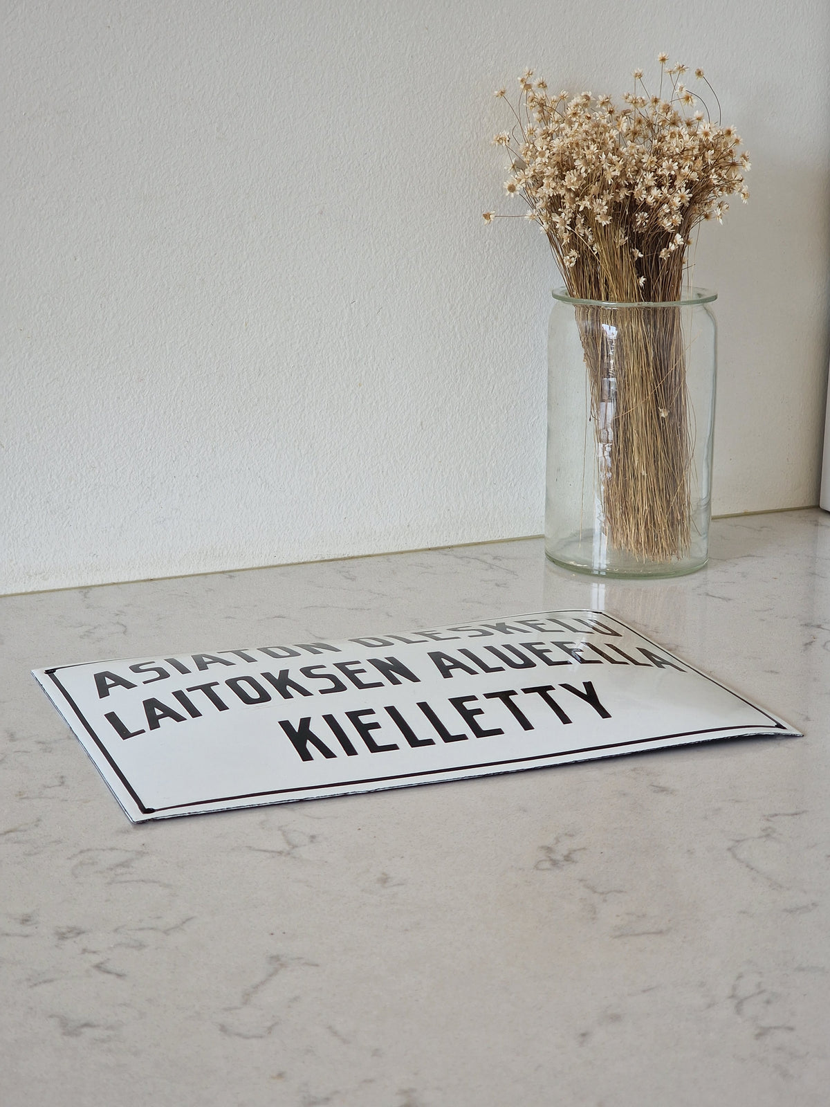 vanhat emaliset kyltit
