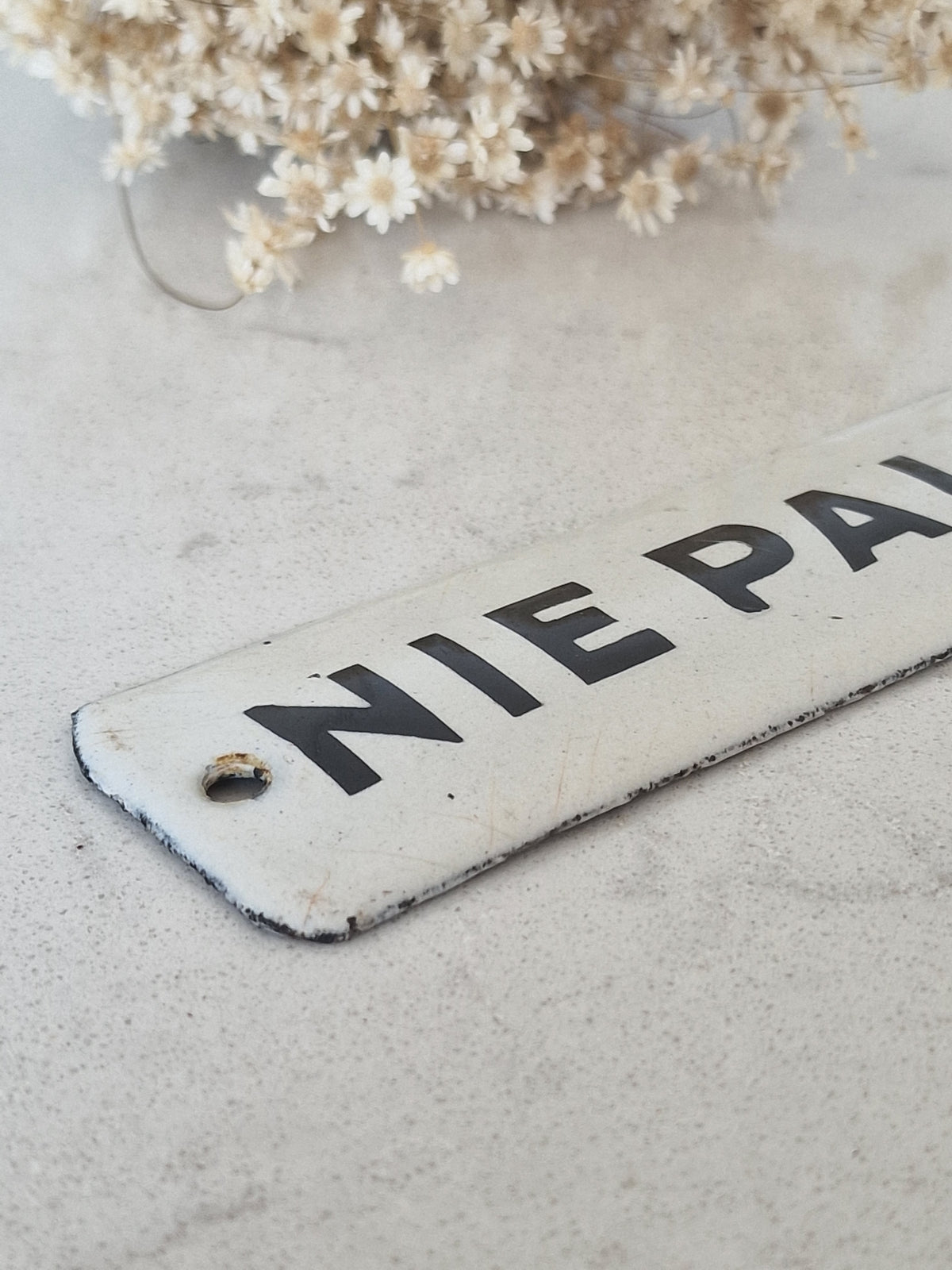 Enamel sign Niepalić (no smoking)