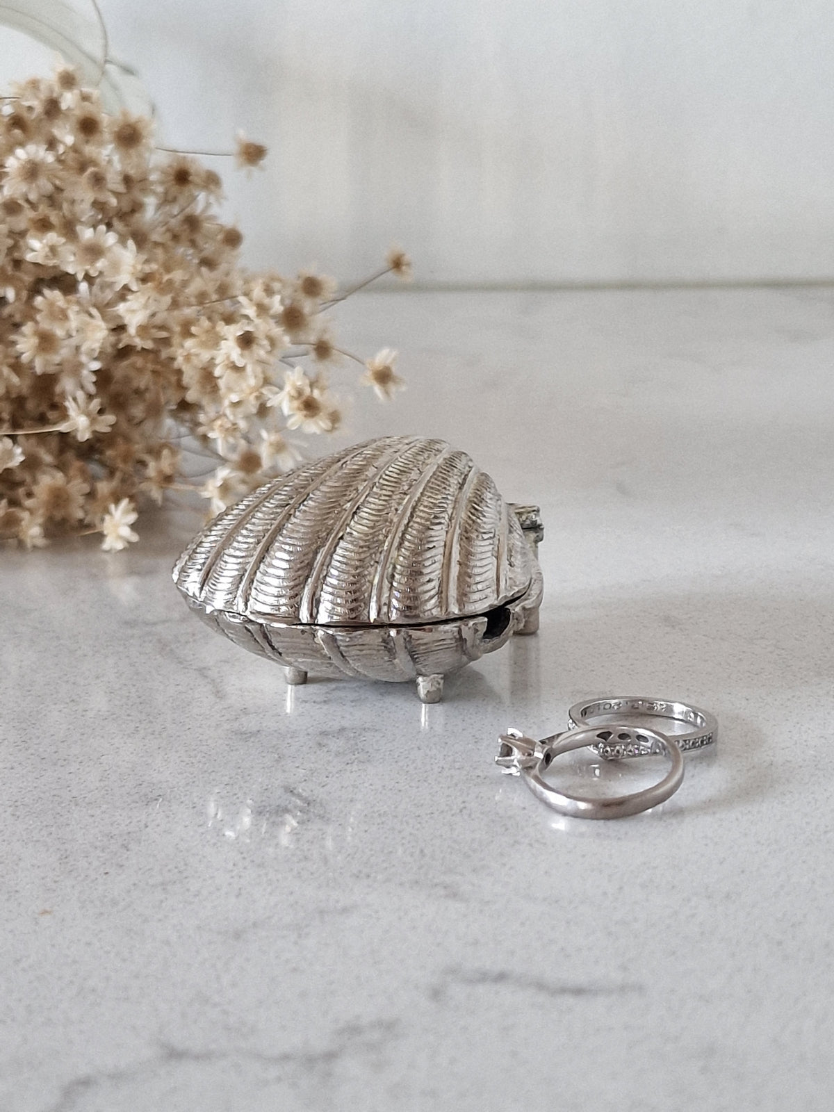 Clamshell box