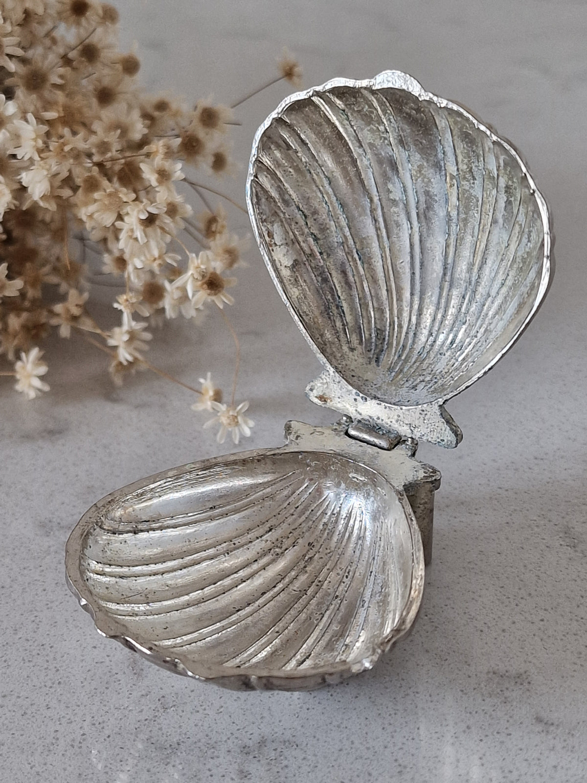 Clamshell box