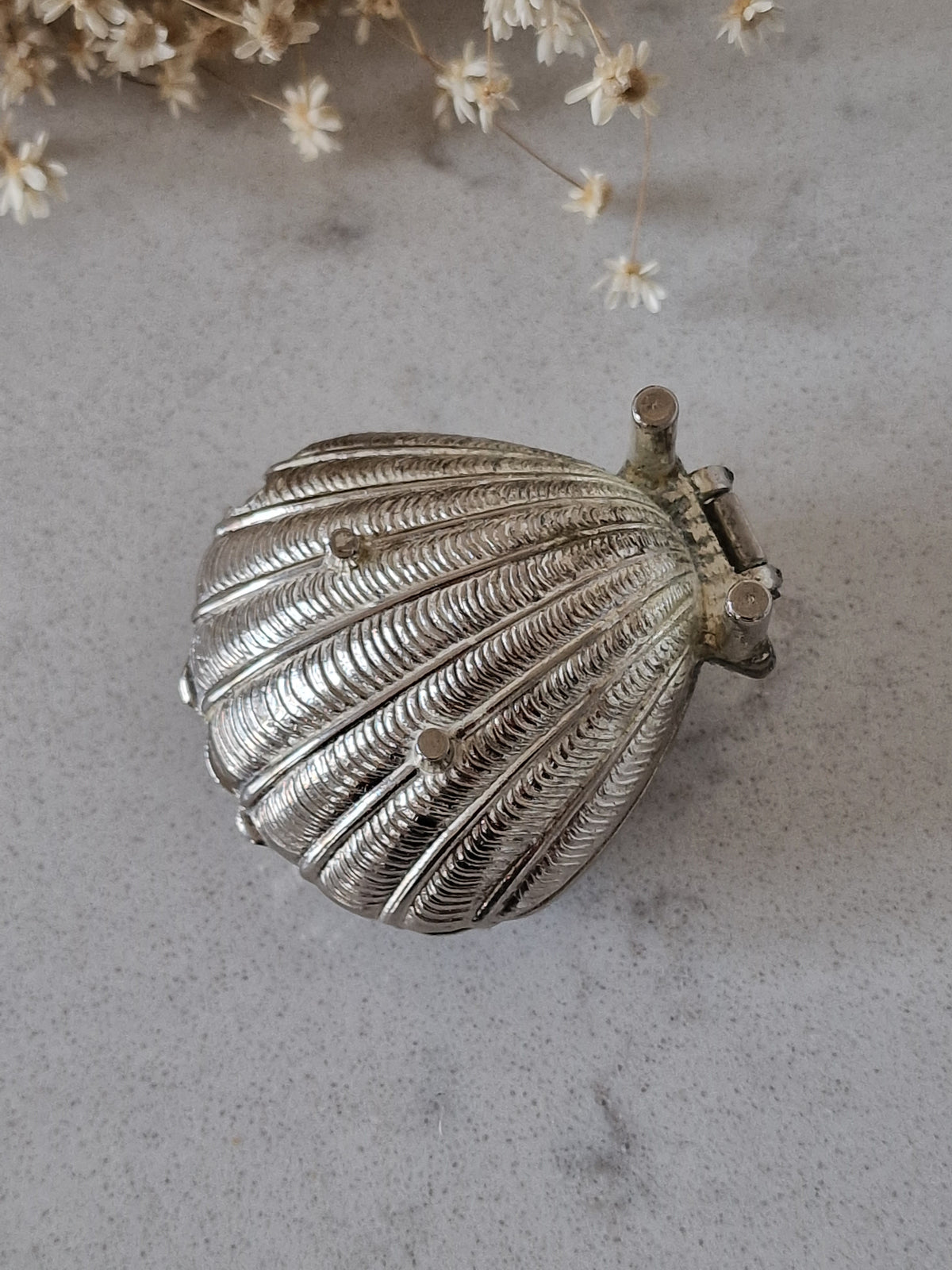 Clamshell box