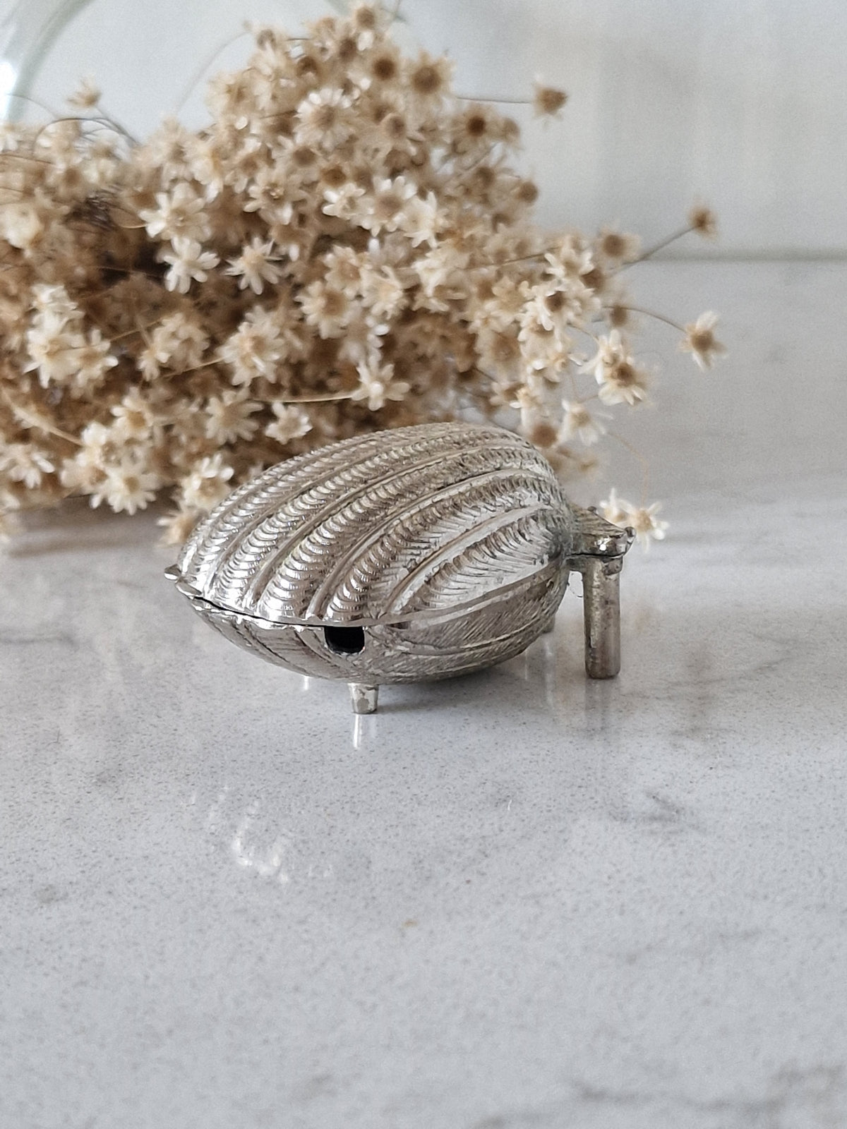 Clamshell box