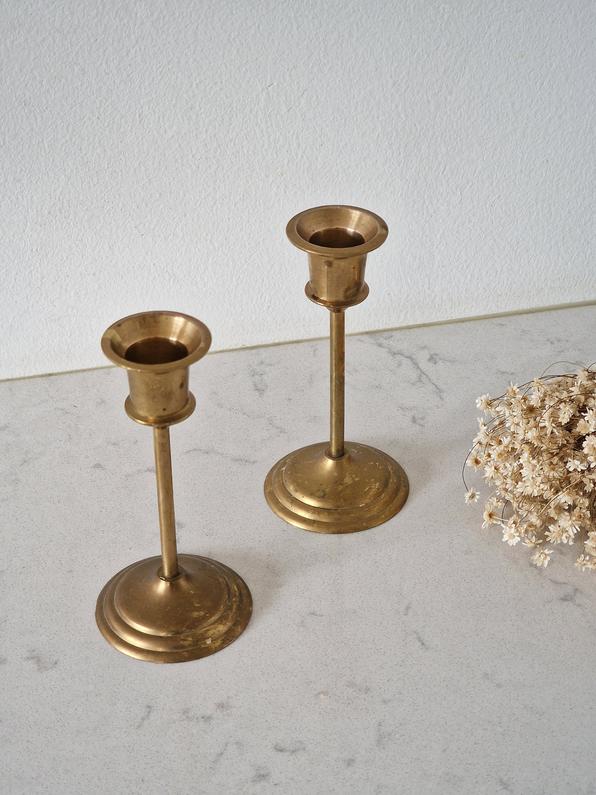 Messinkiset vintage kynttiläjalat