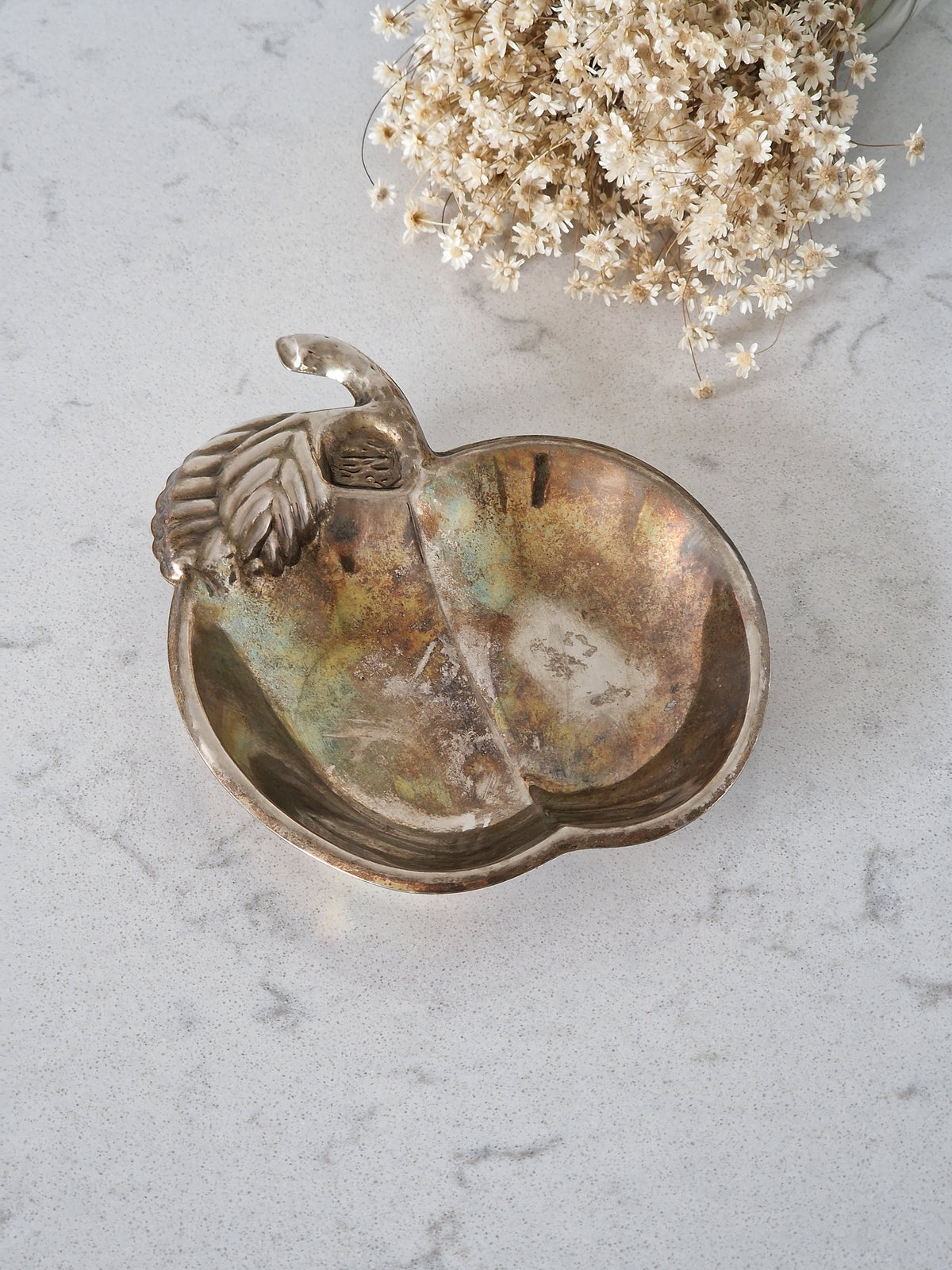 Metal apple container