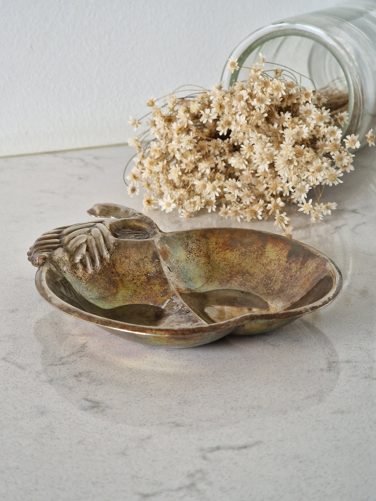 Metal apple container