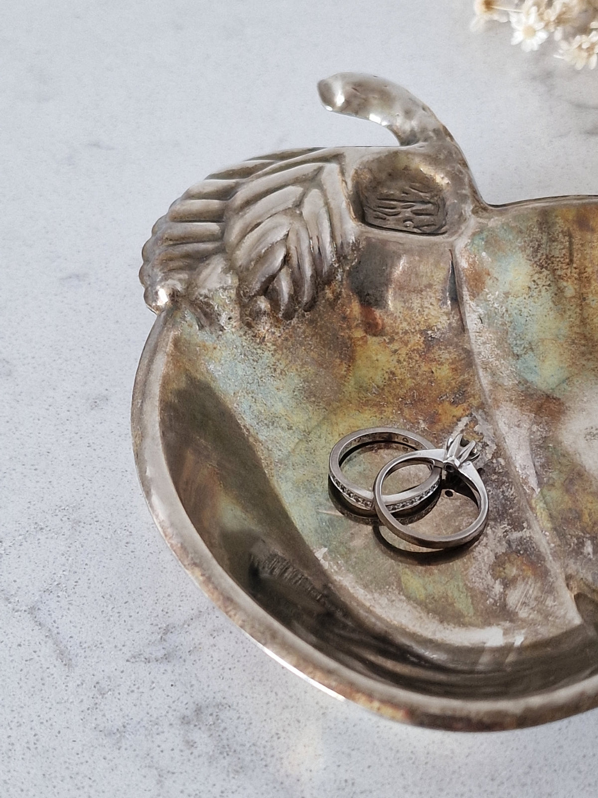 Metal apple container