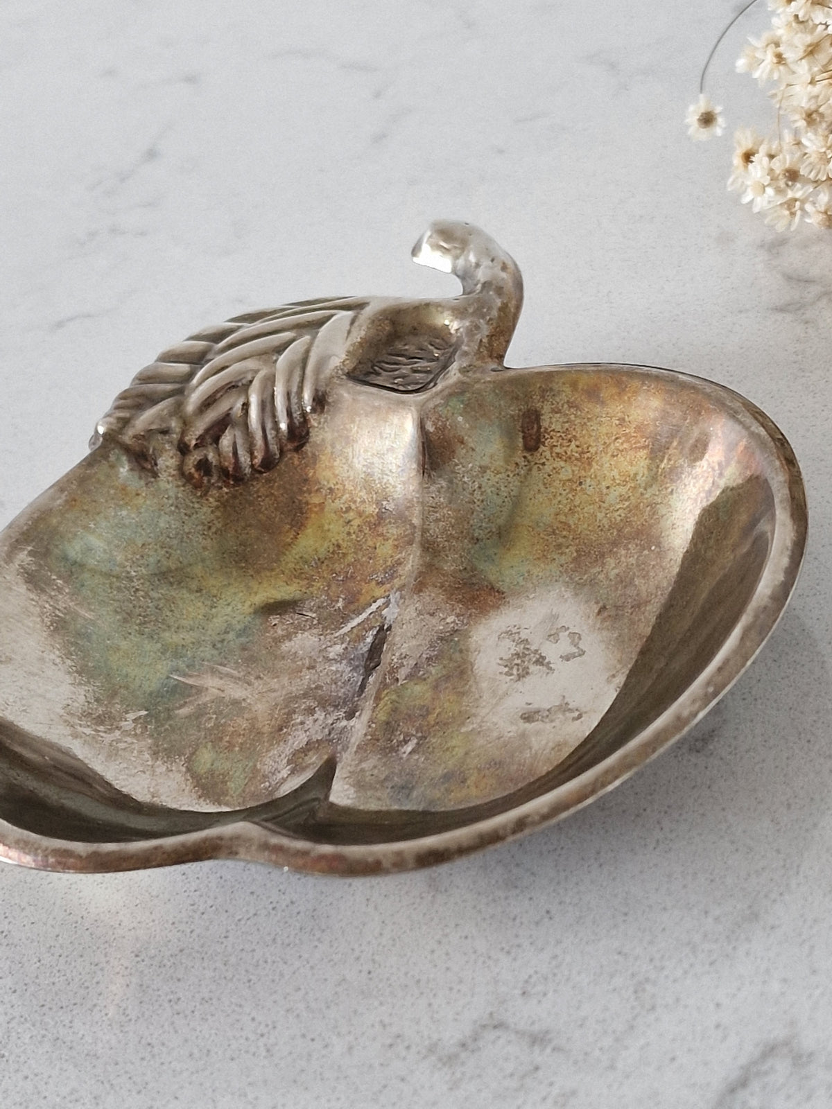 Metal apple container