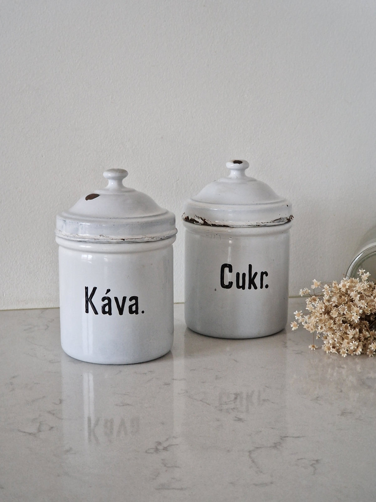 Antiikkiset kahvi- ja sokeripurkki