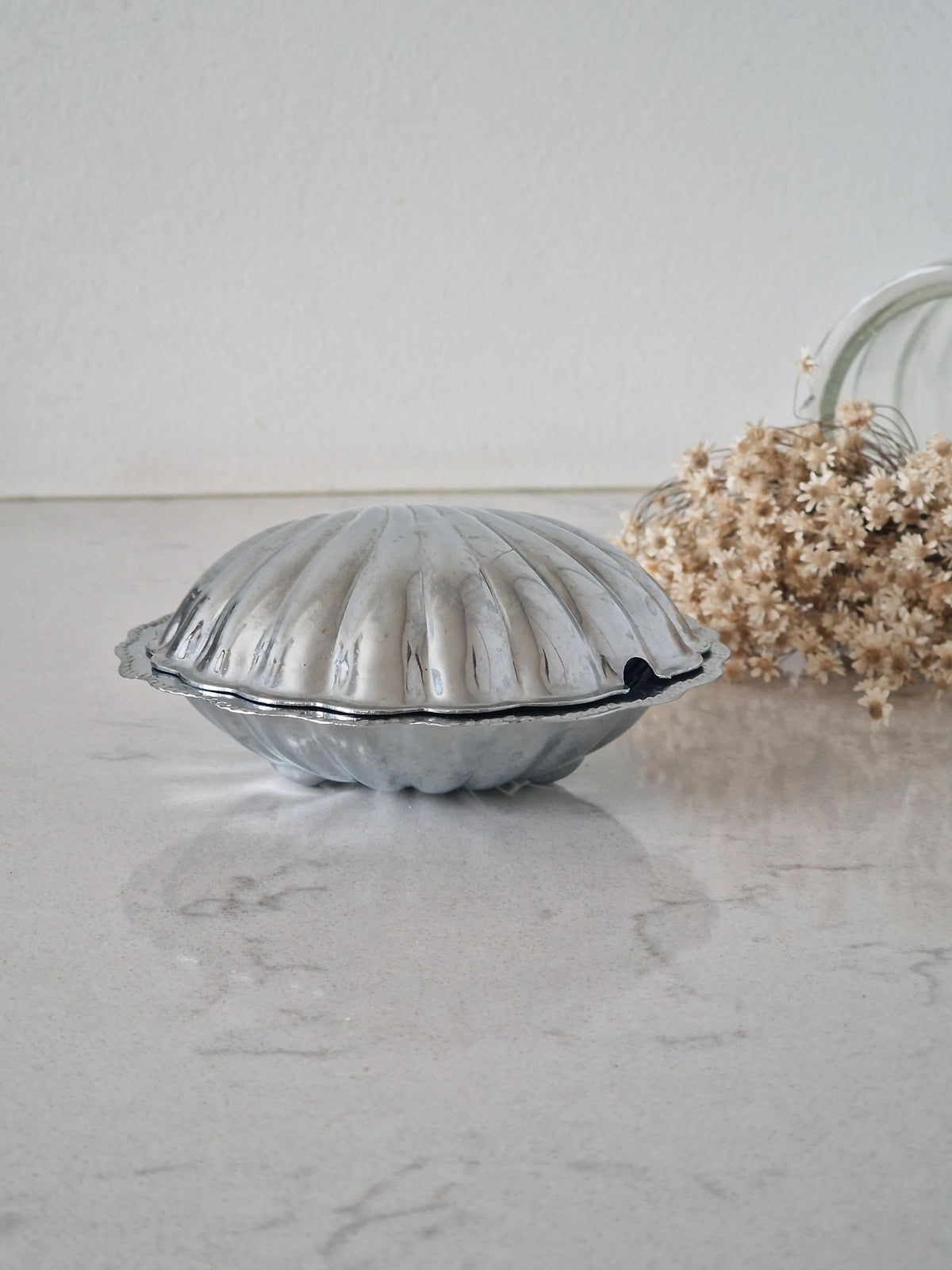 Clamshell box