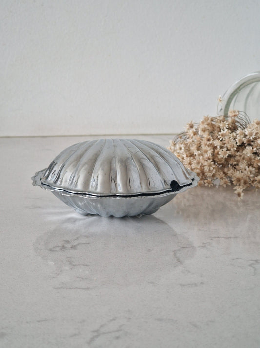 Clamshell box