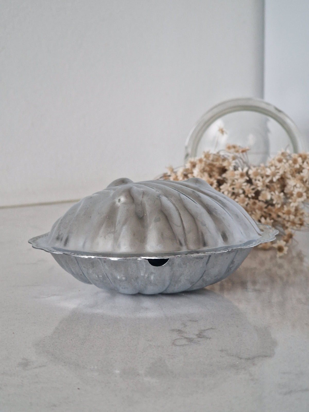 Clamshell box