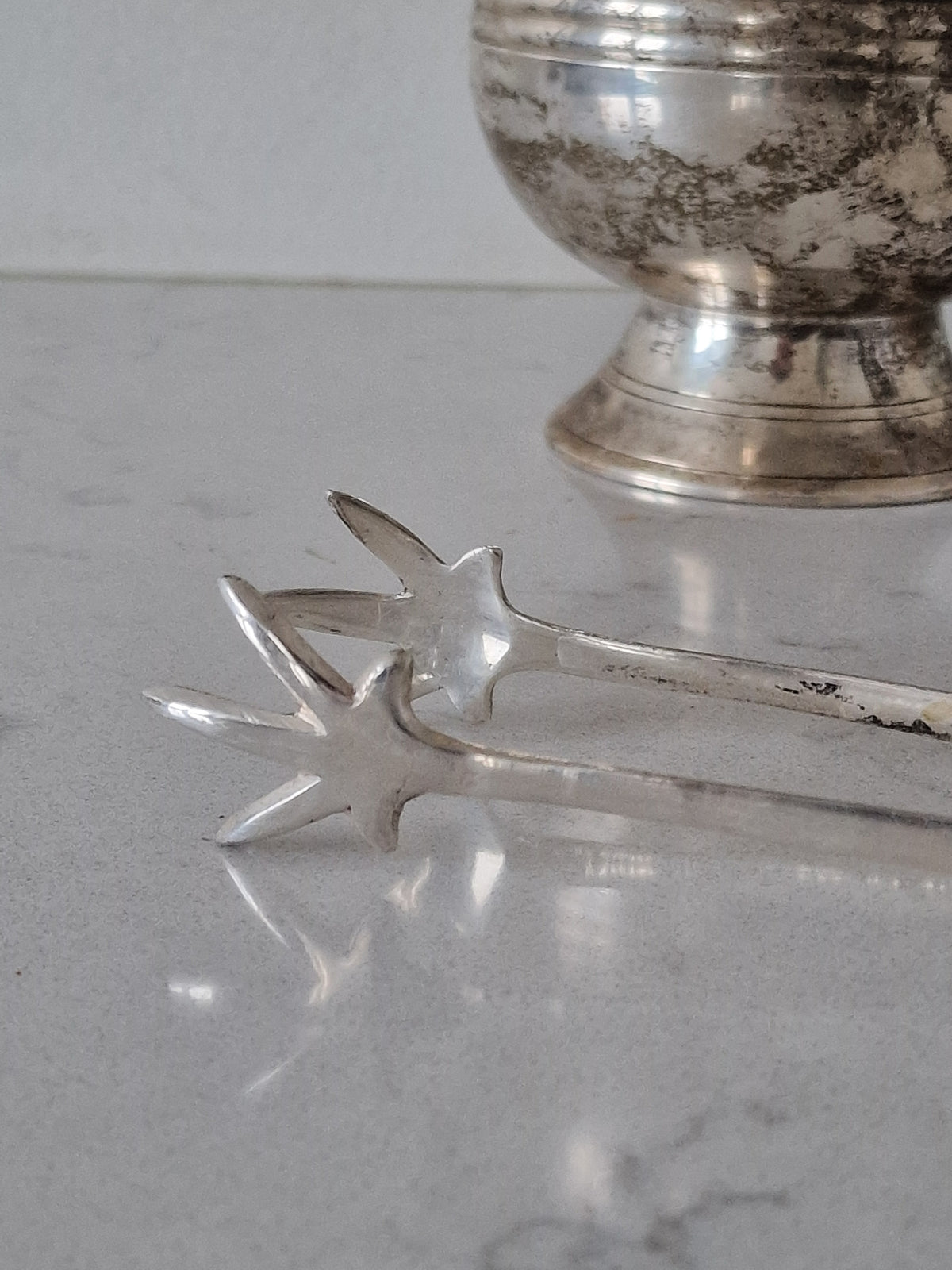Champagne table sign and ice cube tray