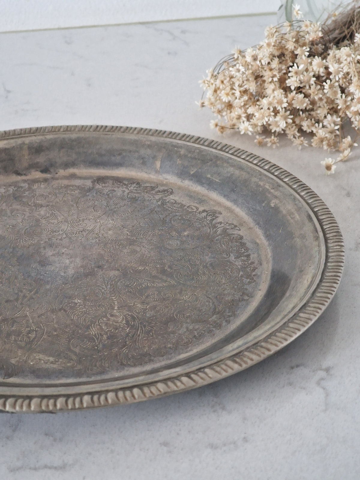 Round metal tray