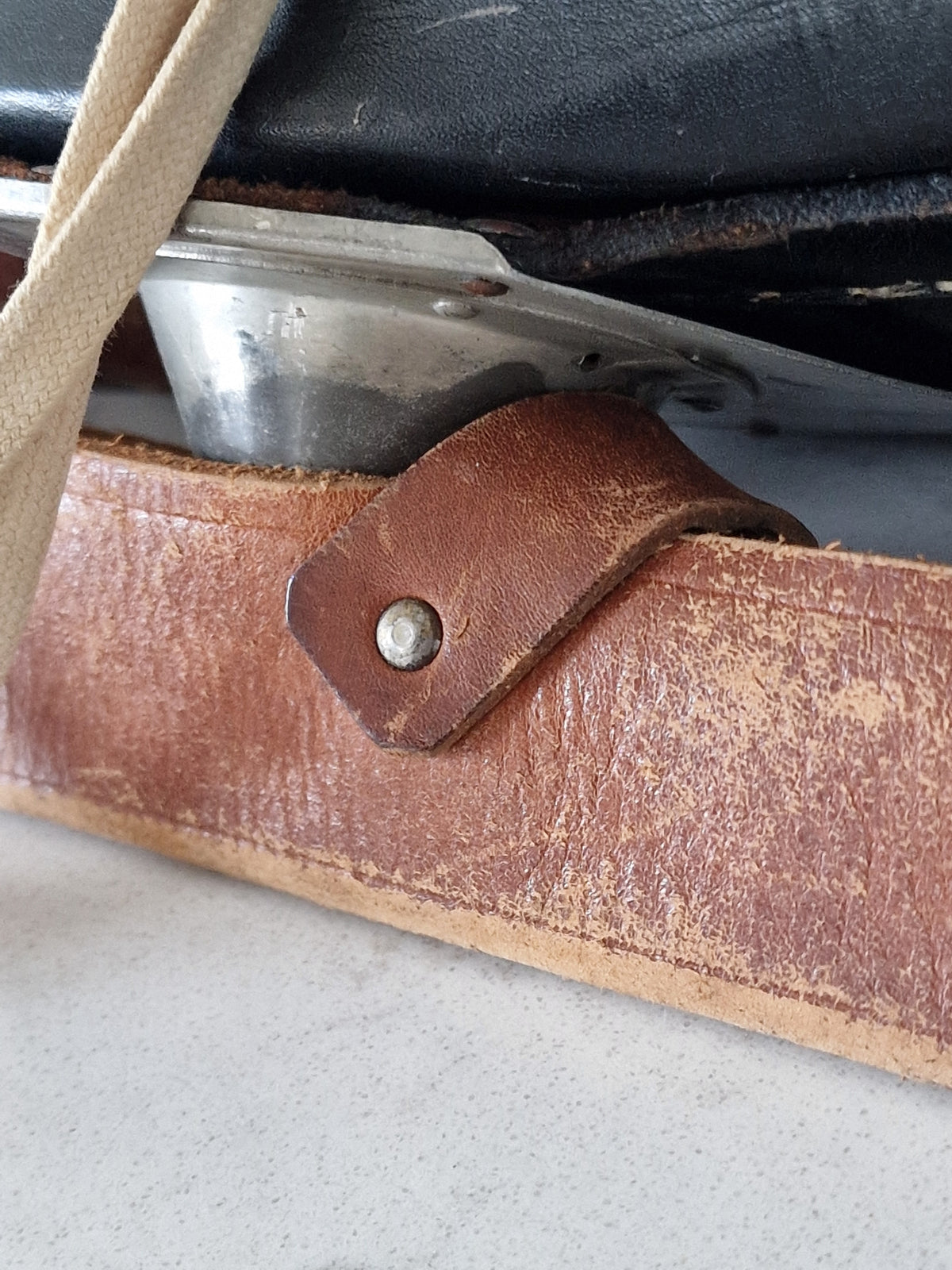 Pikaluistimet, Karhu Urheilutarpeita 1950-luku