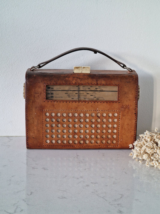 Vanha matkaradio Aga Transistor 3000