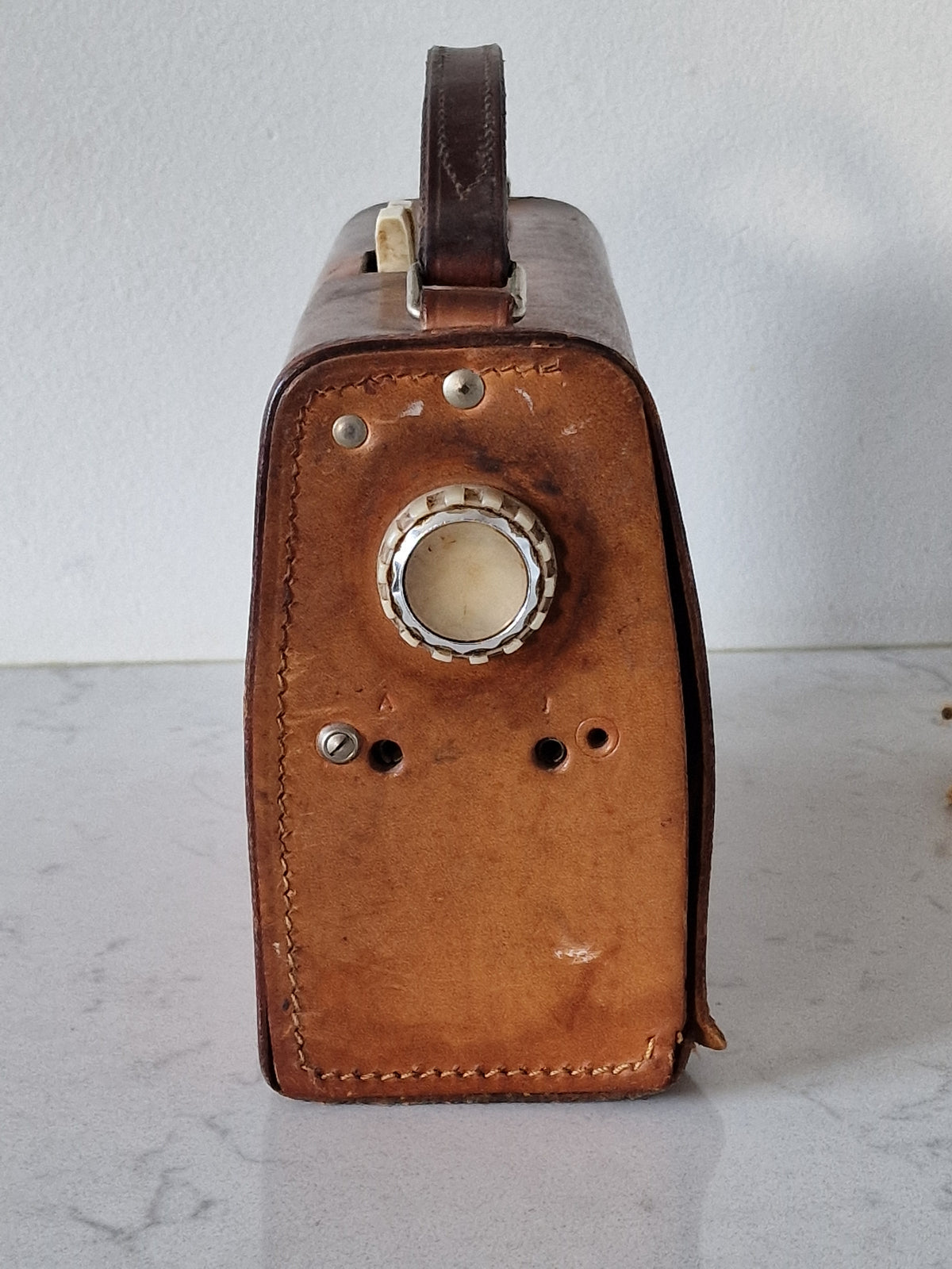 Vanha matkaradio aga transistor 3000
