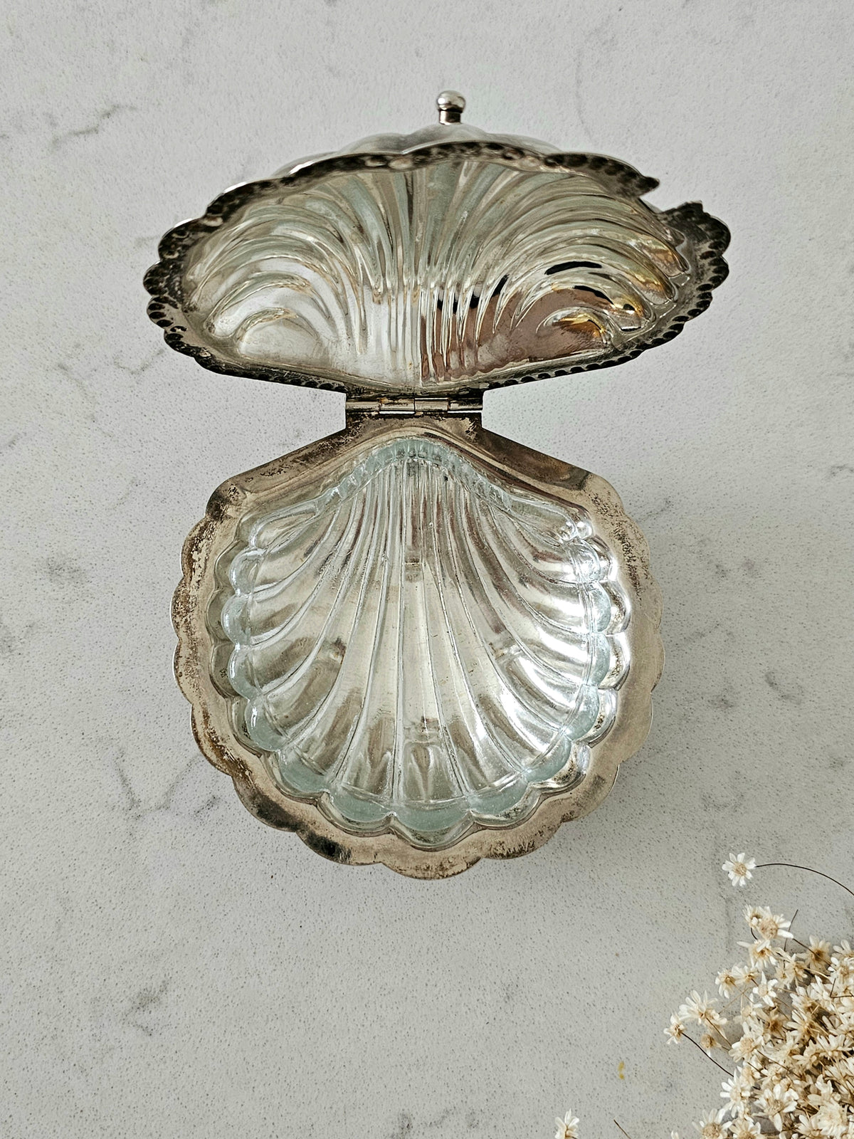 Clamshell box