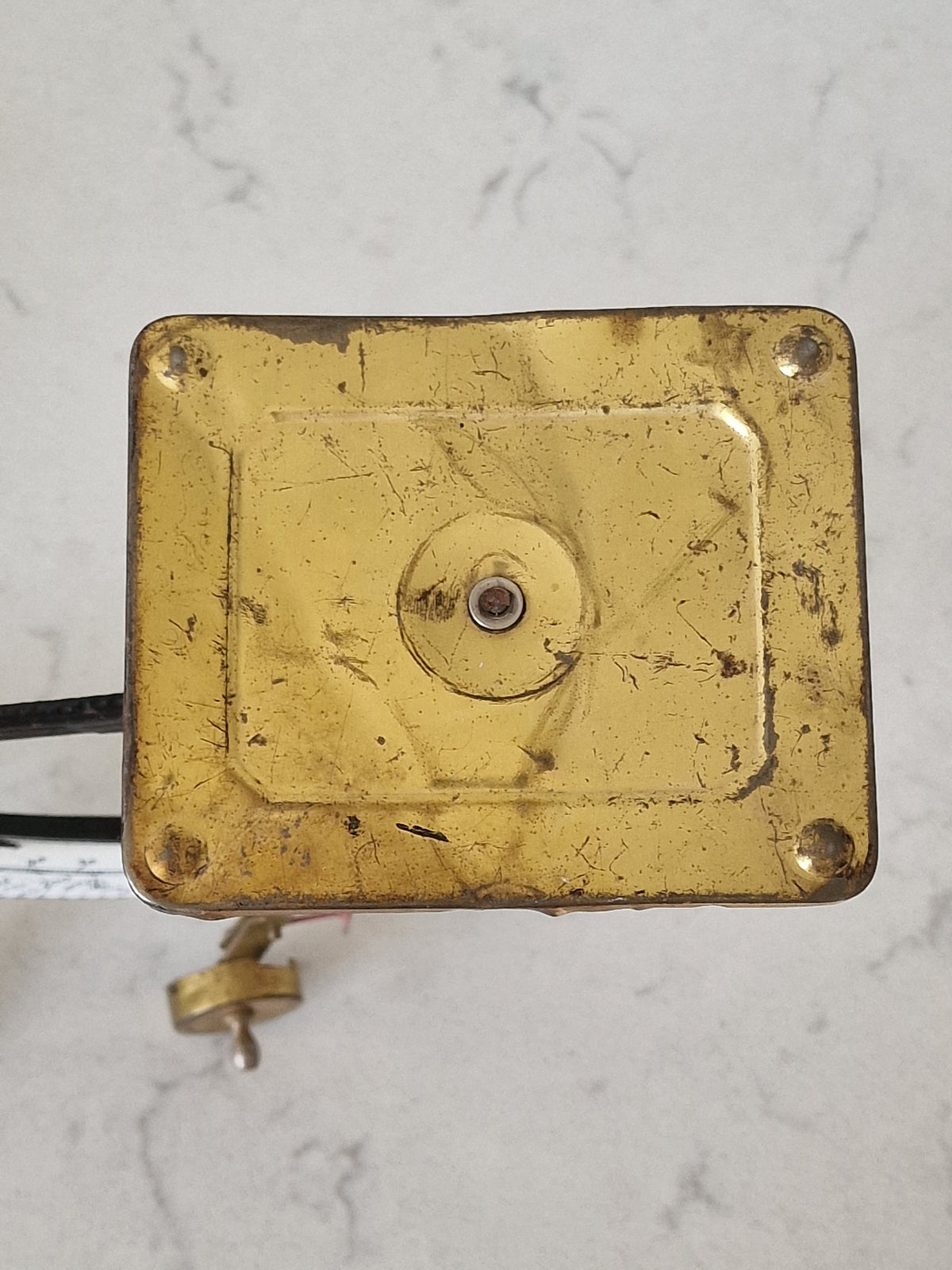 Letter scale and weights