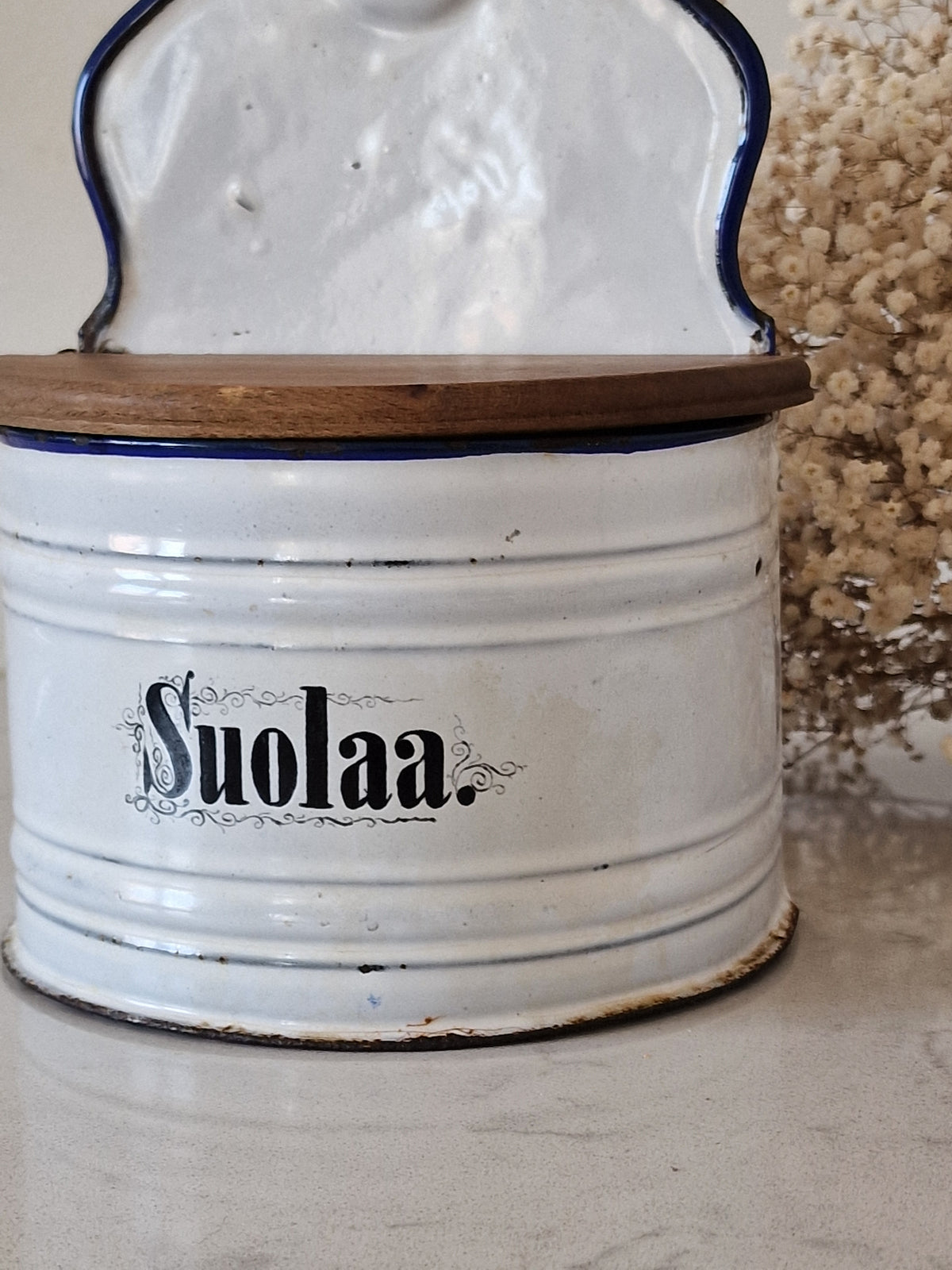 Vintage maustesalkkari, keittiön sisustaminen