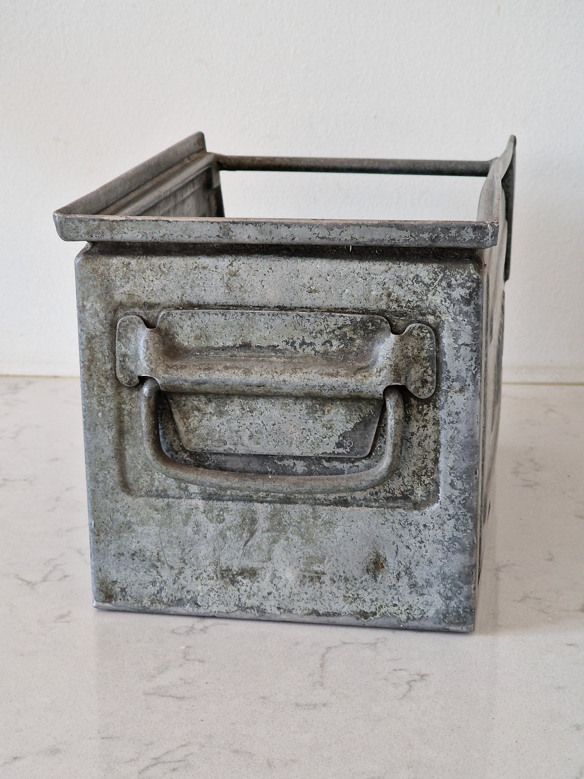 Industrial metallilaatikko