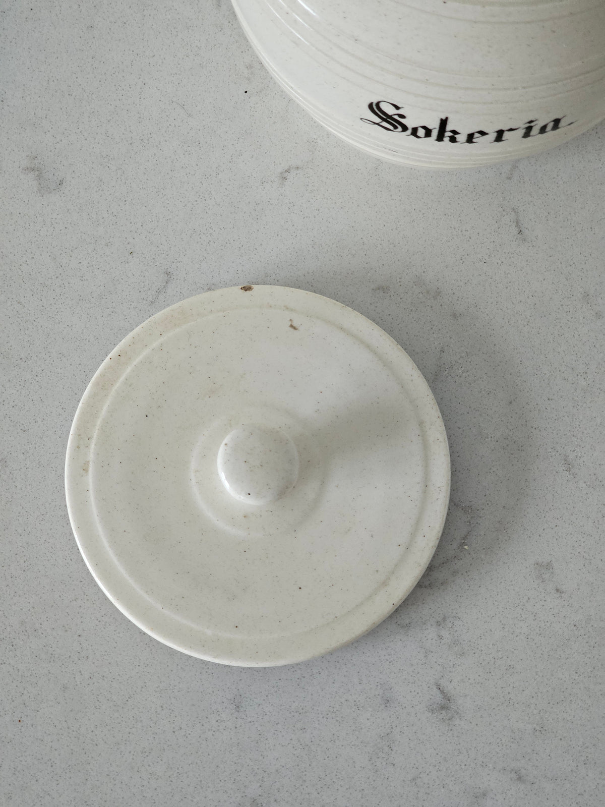 Vanhaa Arabiaa, keittiöpurkki sokeria