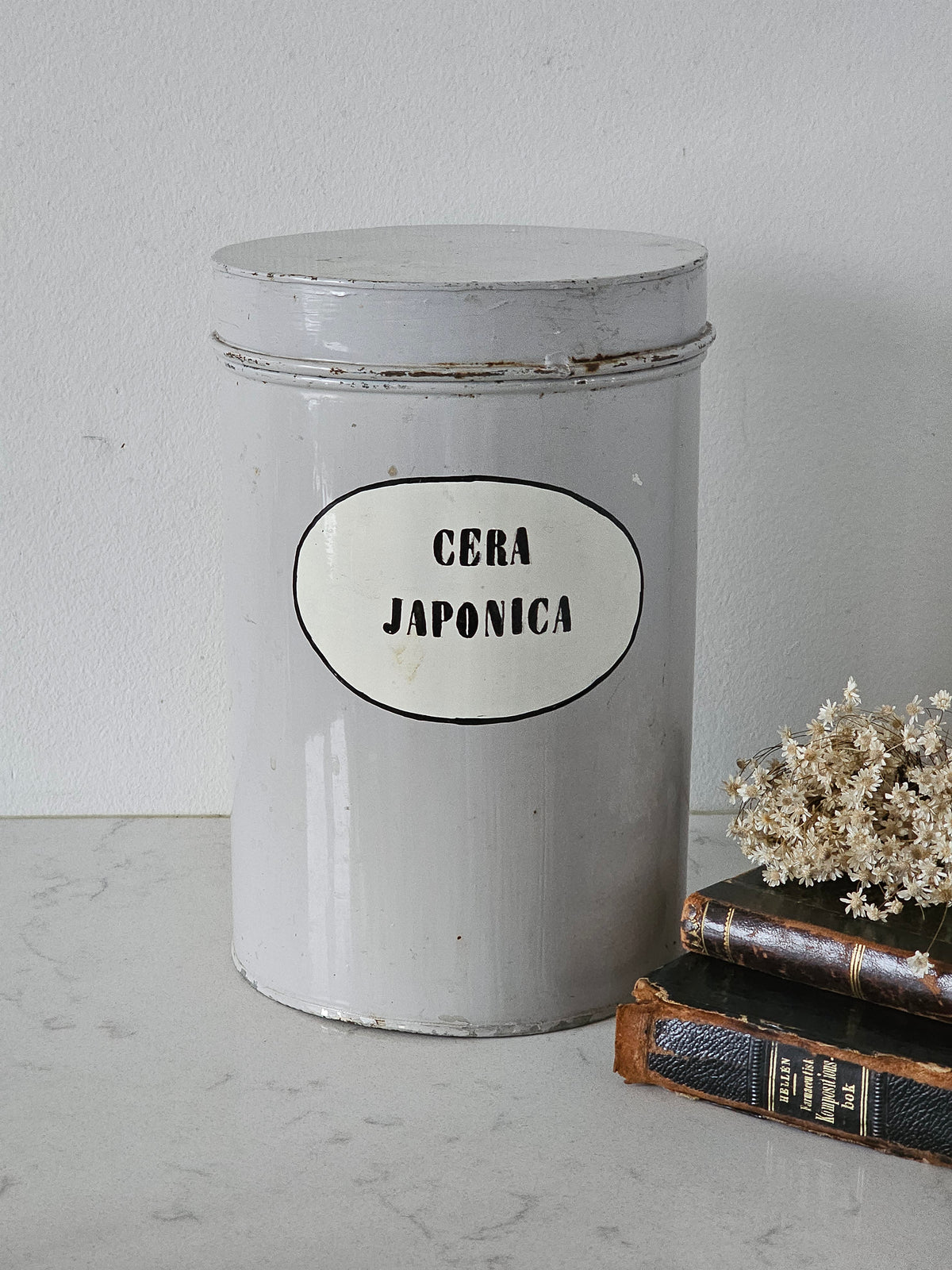 Vanha apteekkipurkki