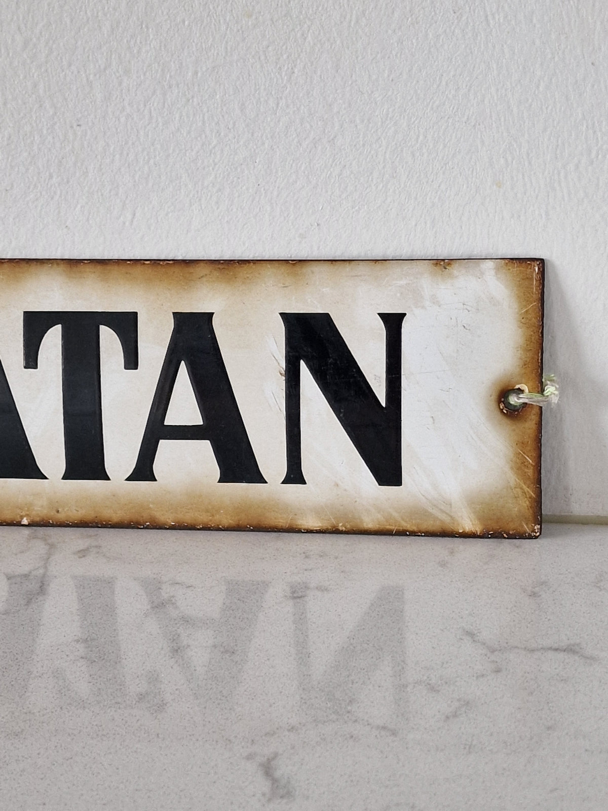 Vanha emalinen katukyltti