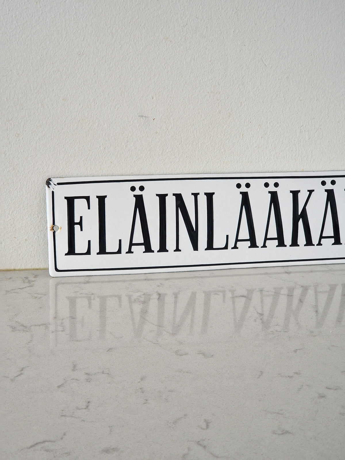 Vanha antiikki emalikyltti / emalikilpi eläinlääkäri