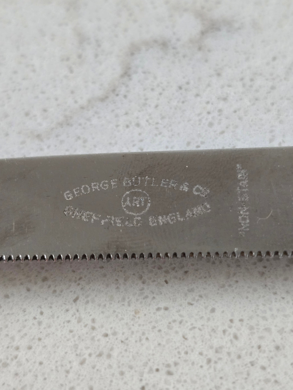 Vanhat vintage helmiäisaterimet, voiveitsi, tarjoiluhaarukka, ottimet