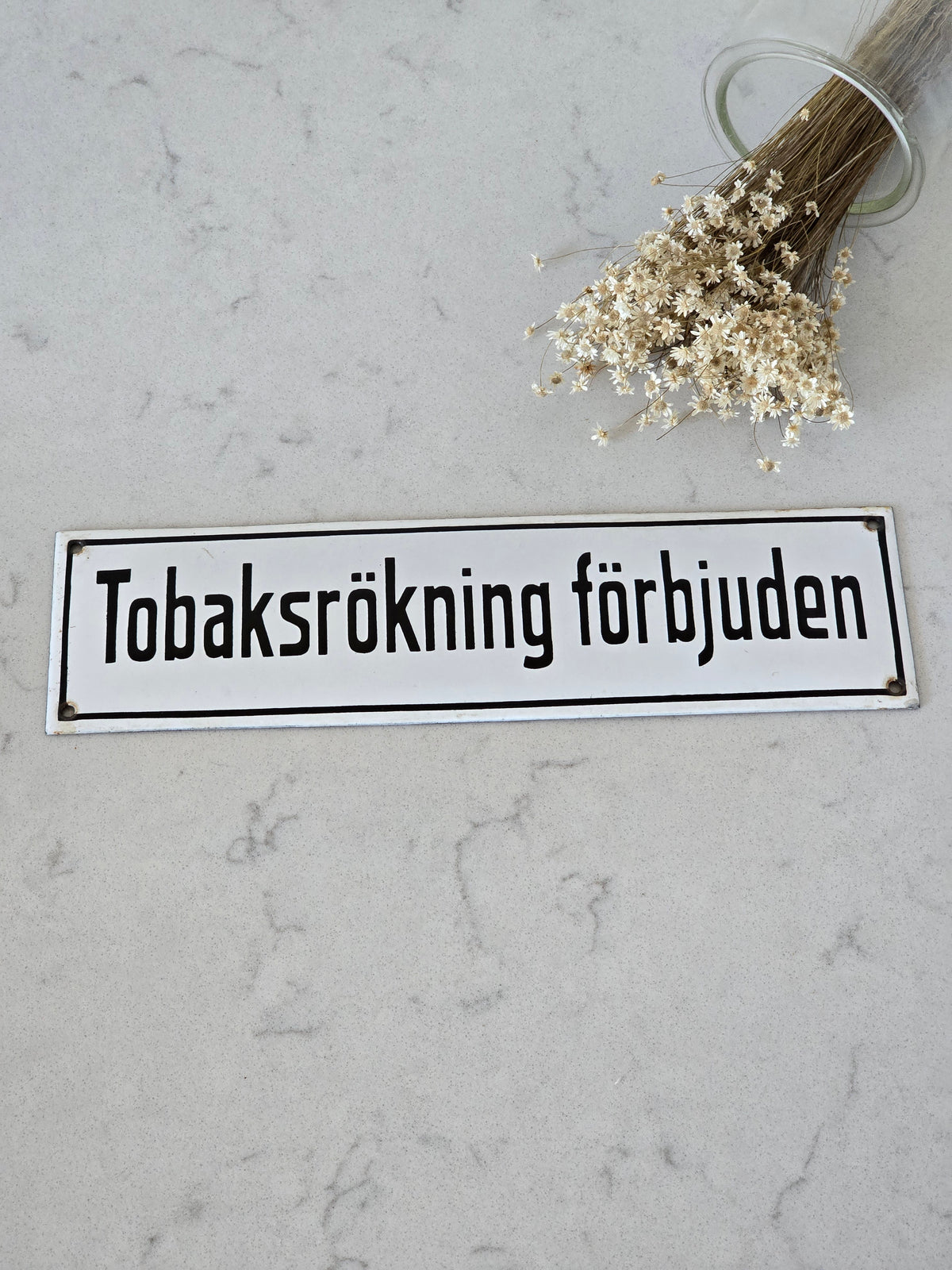 Vanha emalikyltti tupakointi kielletty