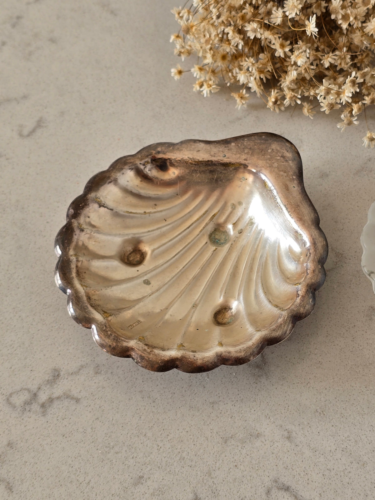 Metallinen vintage simpukka