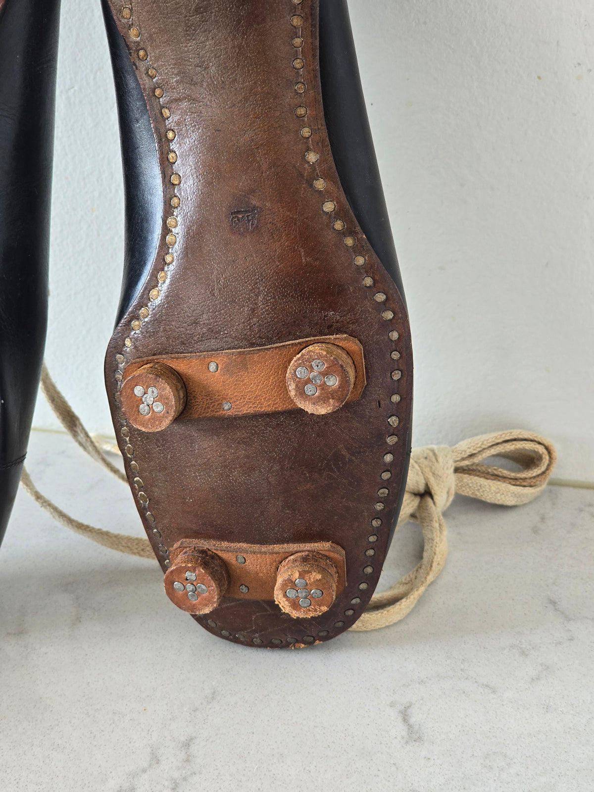 Vanhat vintage jalkapallokengät nappikset