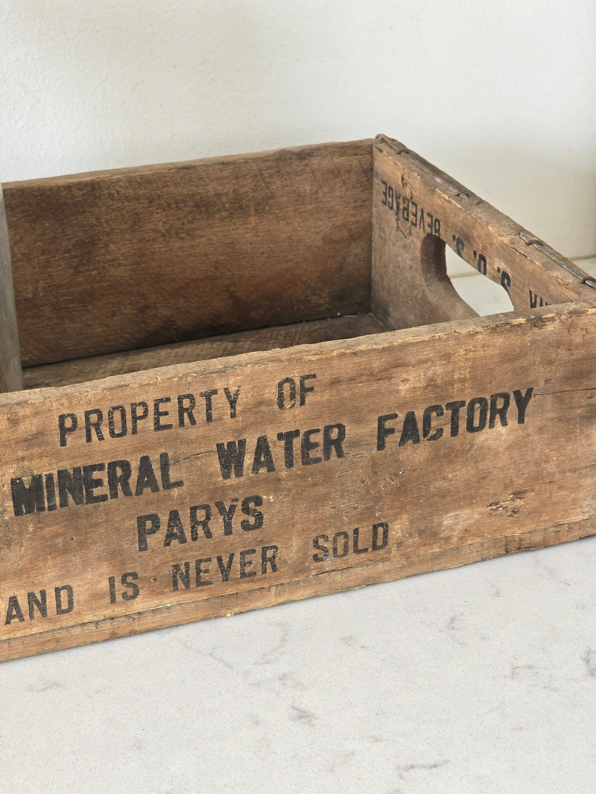 Parys Mineral Water Factory laatikko, 1900-luvun alkupuoli