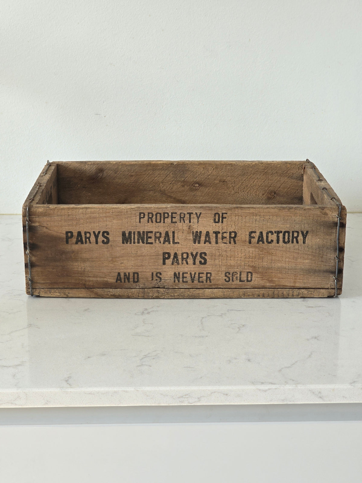 Parys Mineral Water Factory laatikko, 1900-luvun alkupuoli