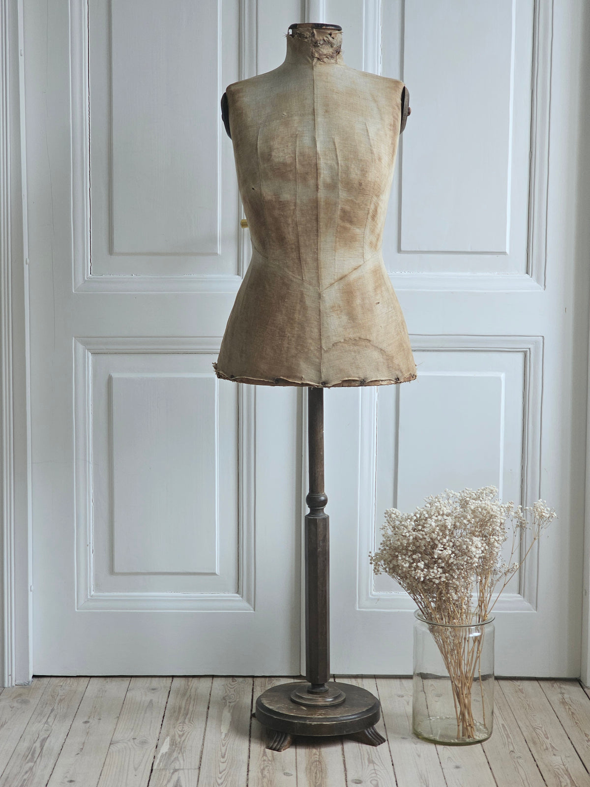Antiikkinen vanha mallinukke / torso