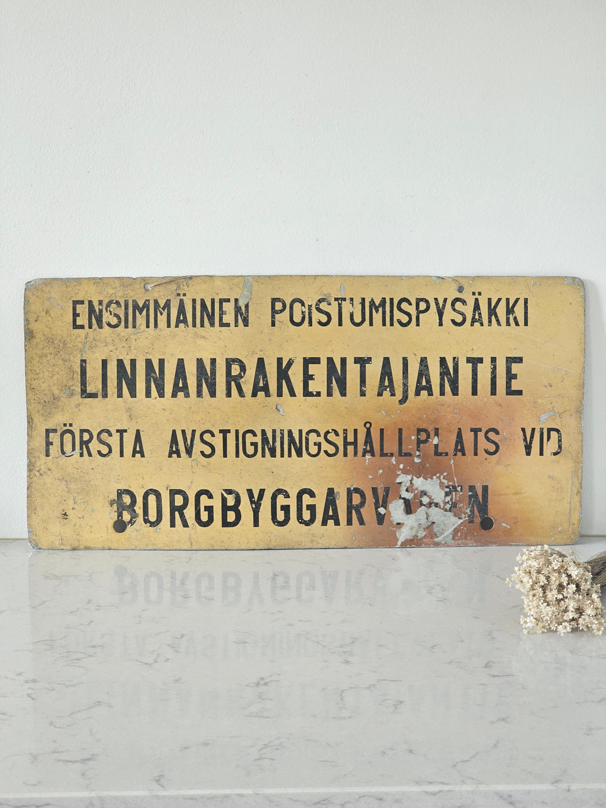 Vanha kyltti Linnanrakentajantie Herttoniemi