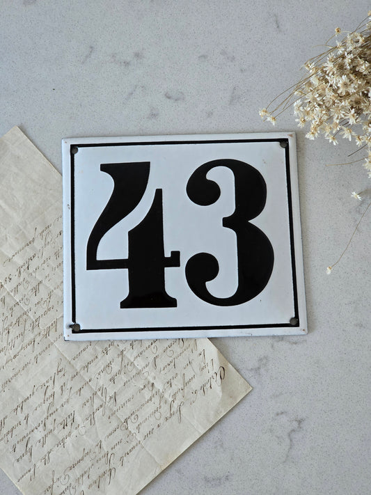 Vanha emalikyltti 43