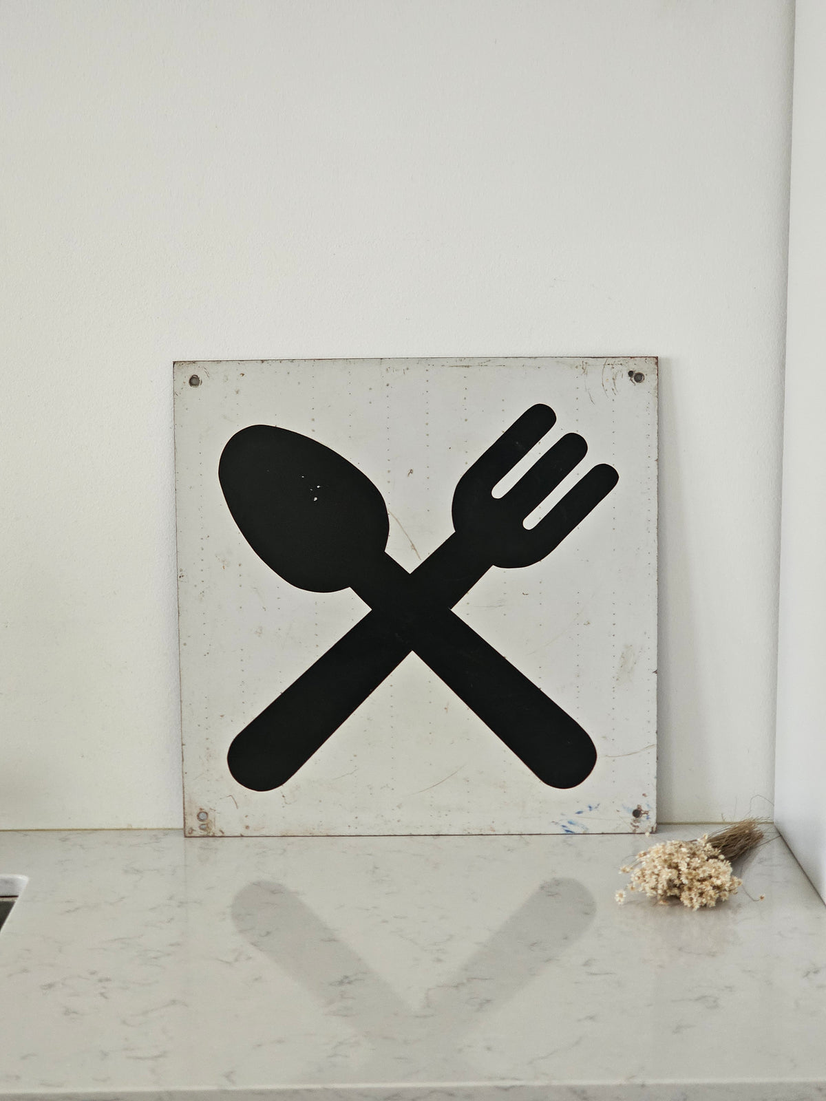 Vanha vintage metallikyltti
